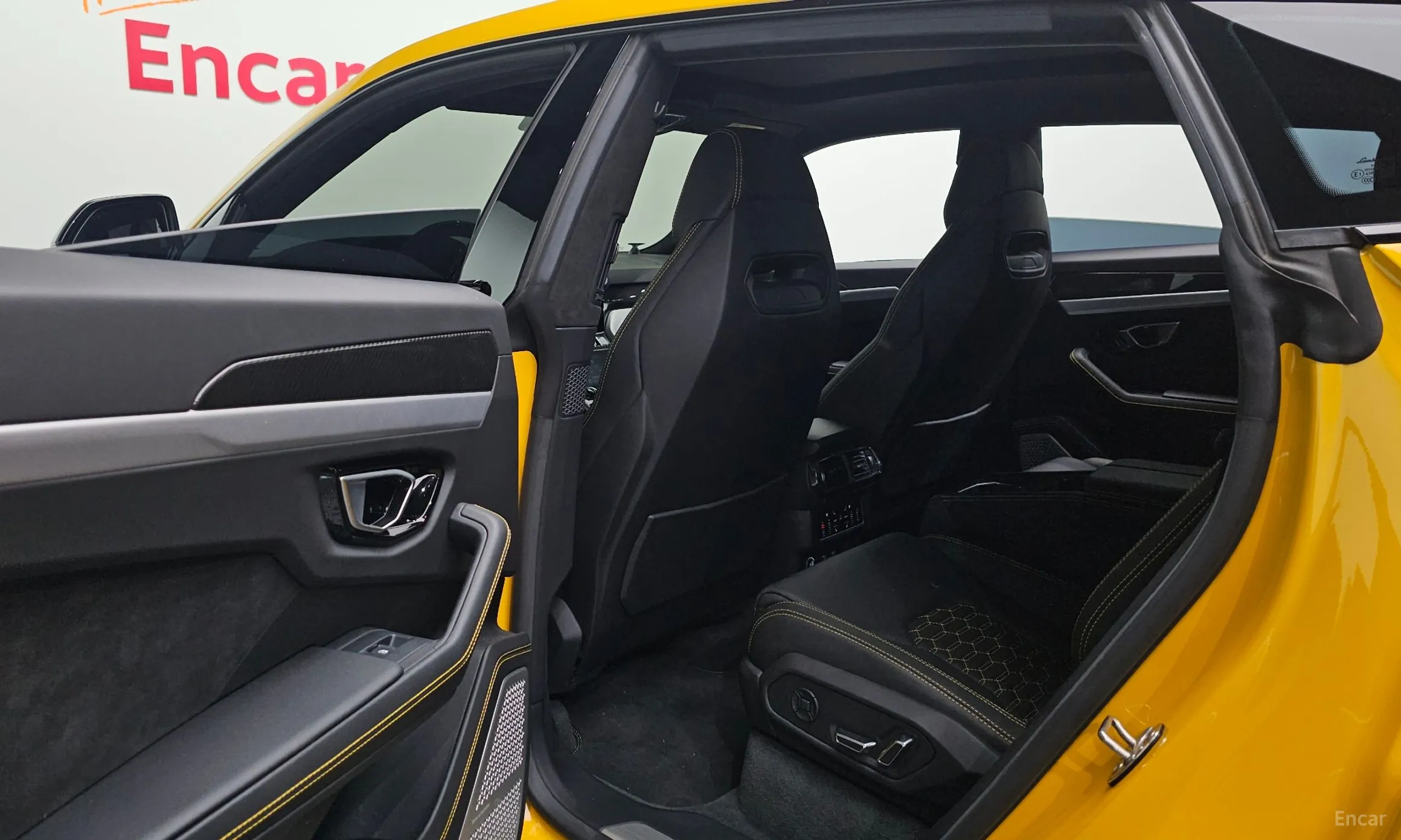 Lamborghini Urus превью 12