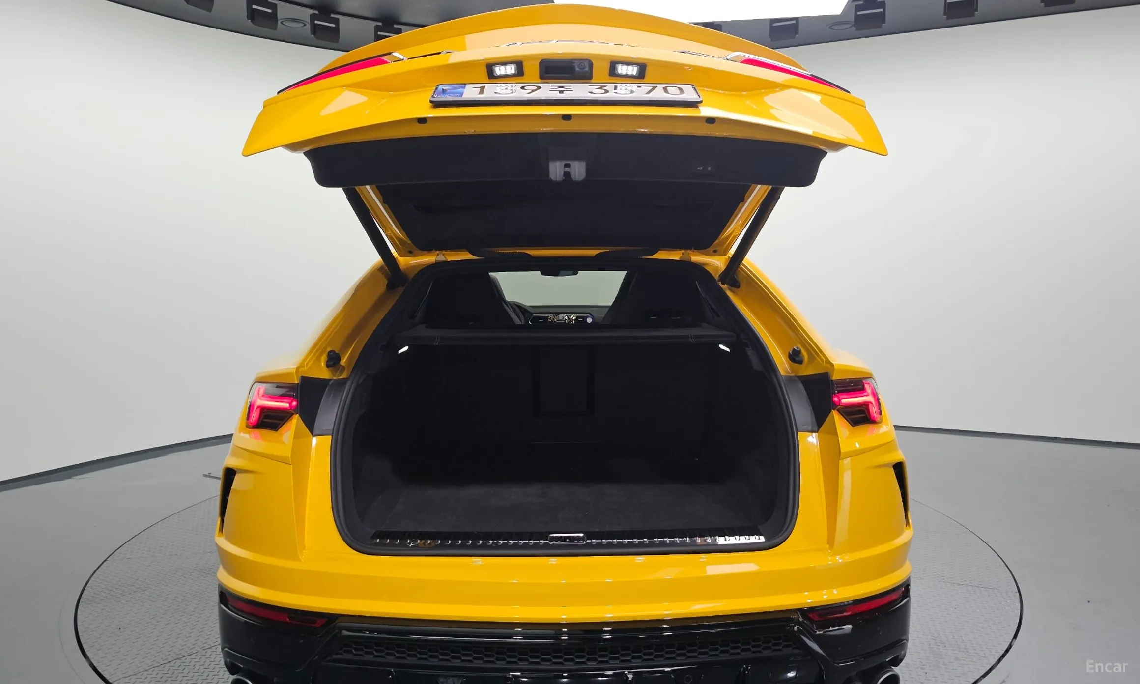 Lamborghini Urus превью 20