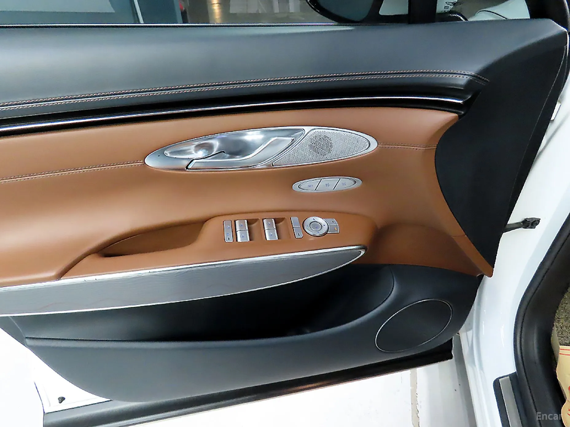 Genesis GV70 превью 12