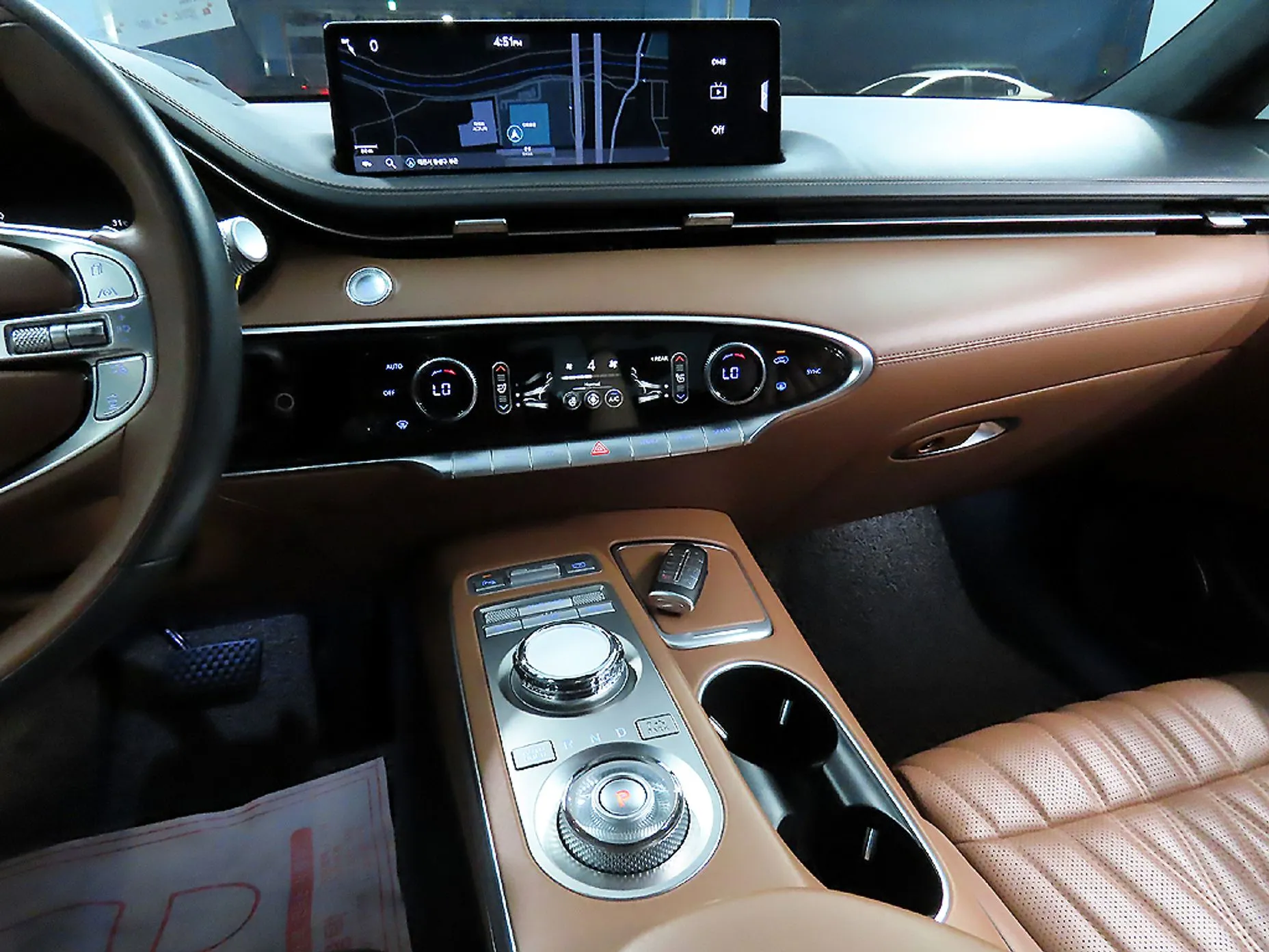 Genesis GV70 превью 18