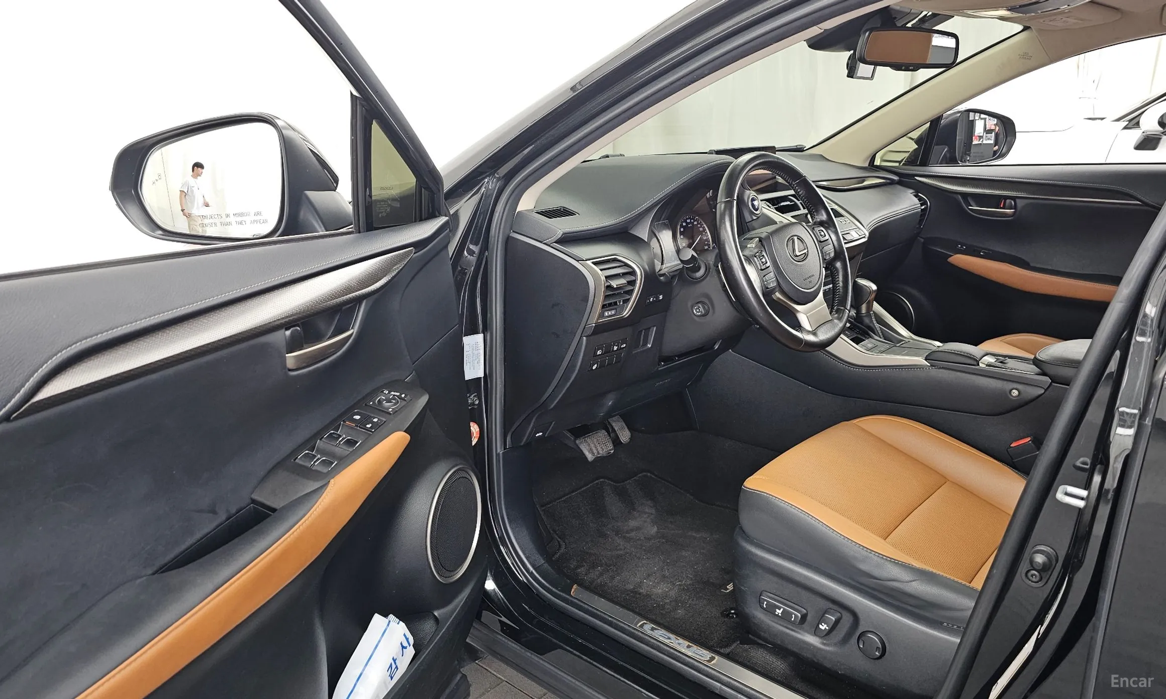 Lexus NX300h превью 10