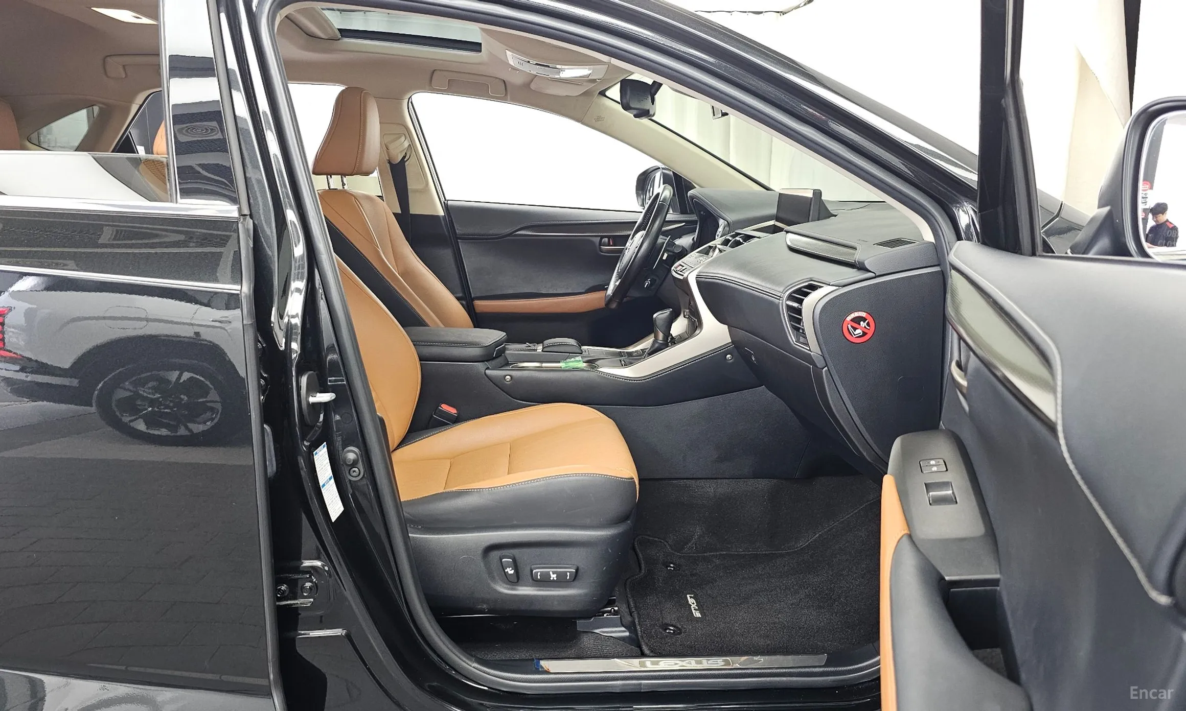 Lexus NX300h превью 11