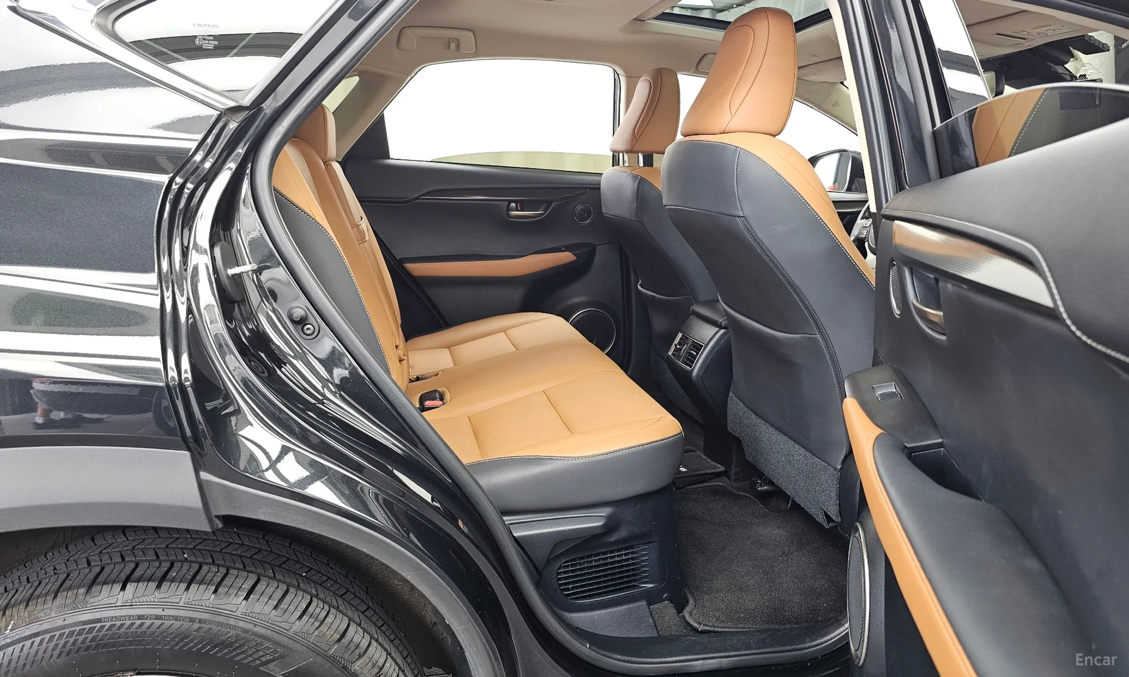 Lexus NX300h превью 12