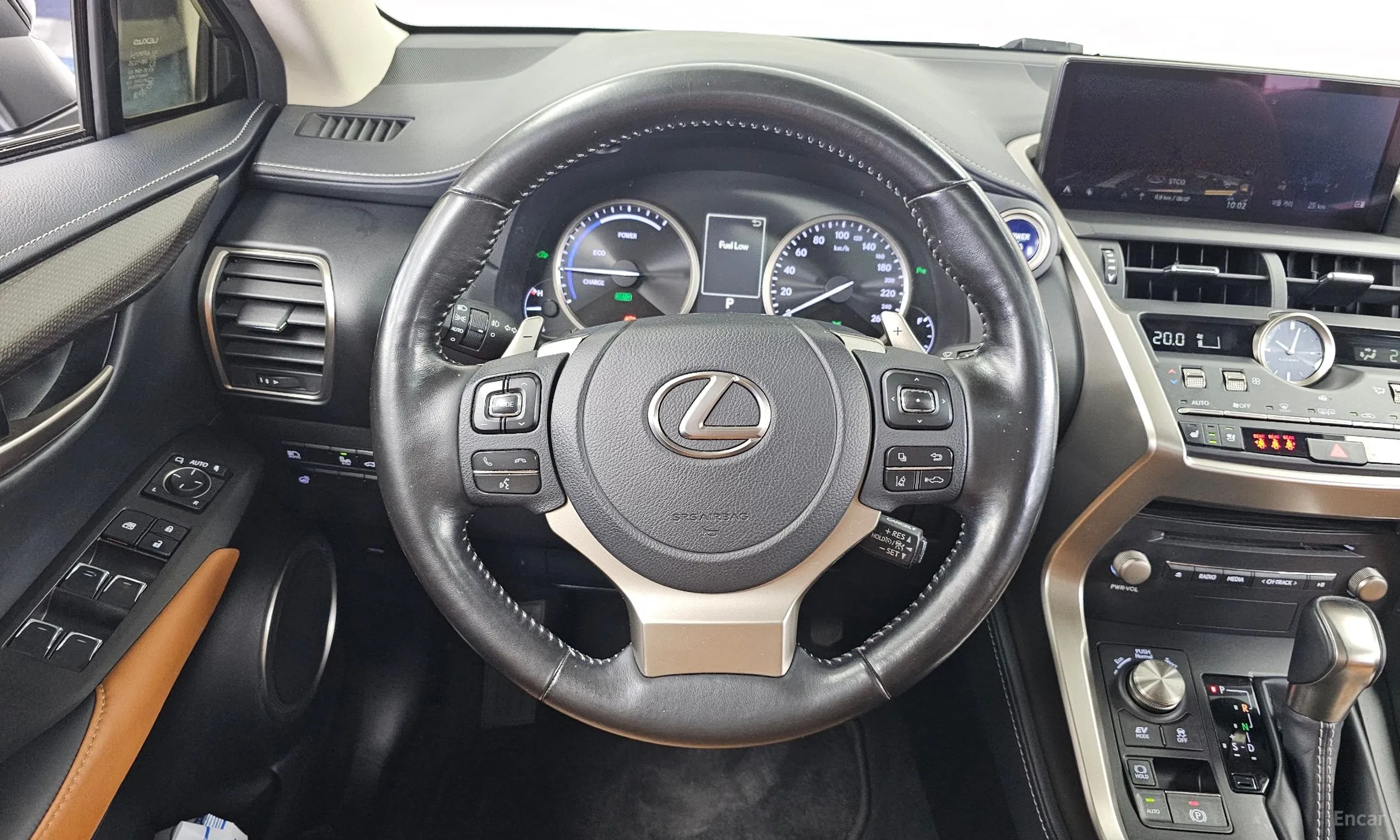 Lexus NX300h превью 13