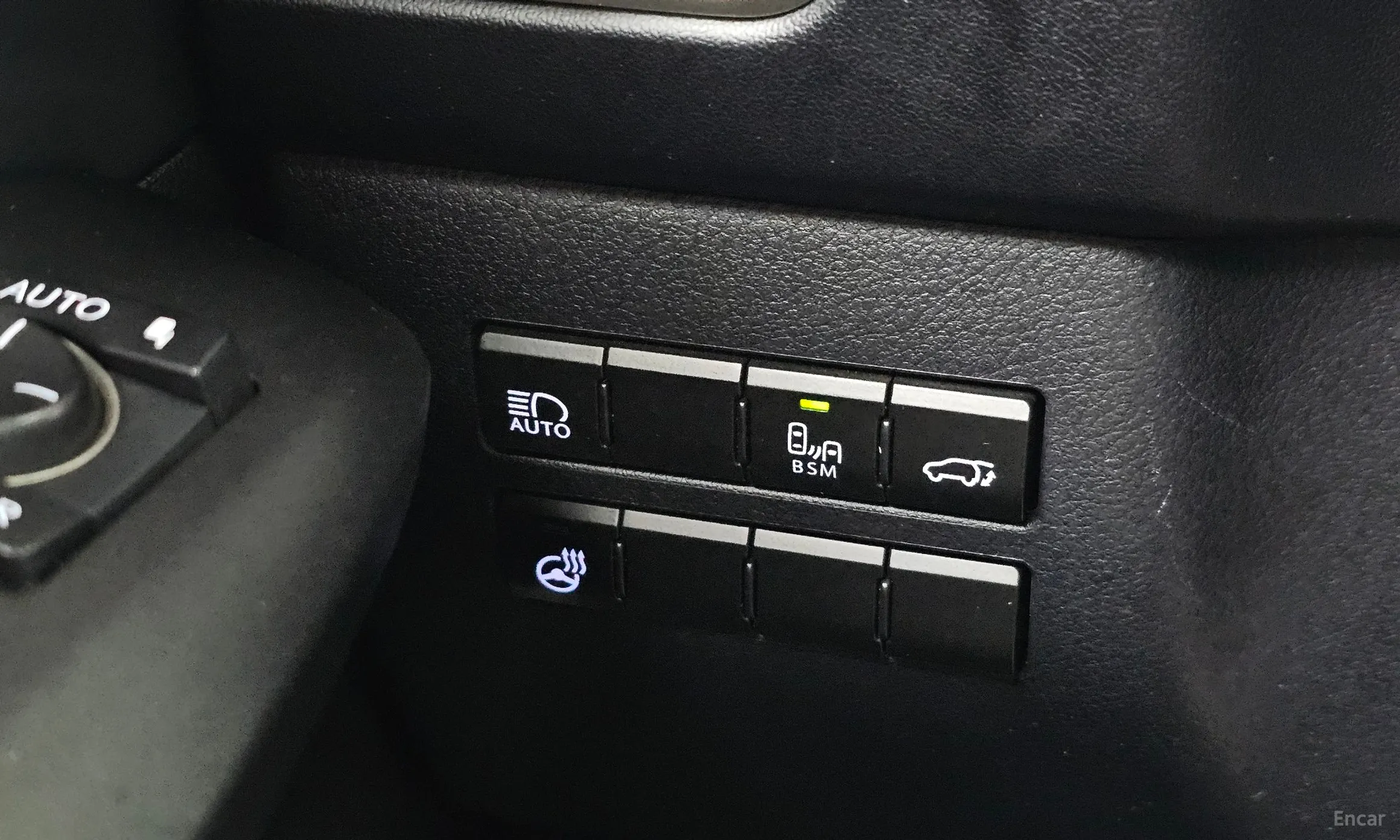 Lexus NX300h превью 16