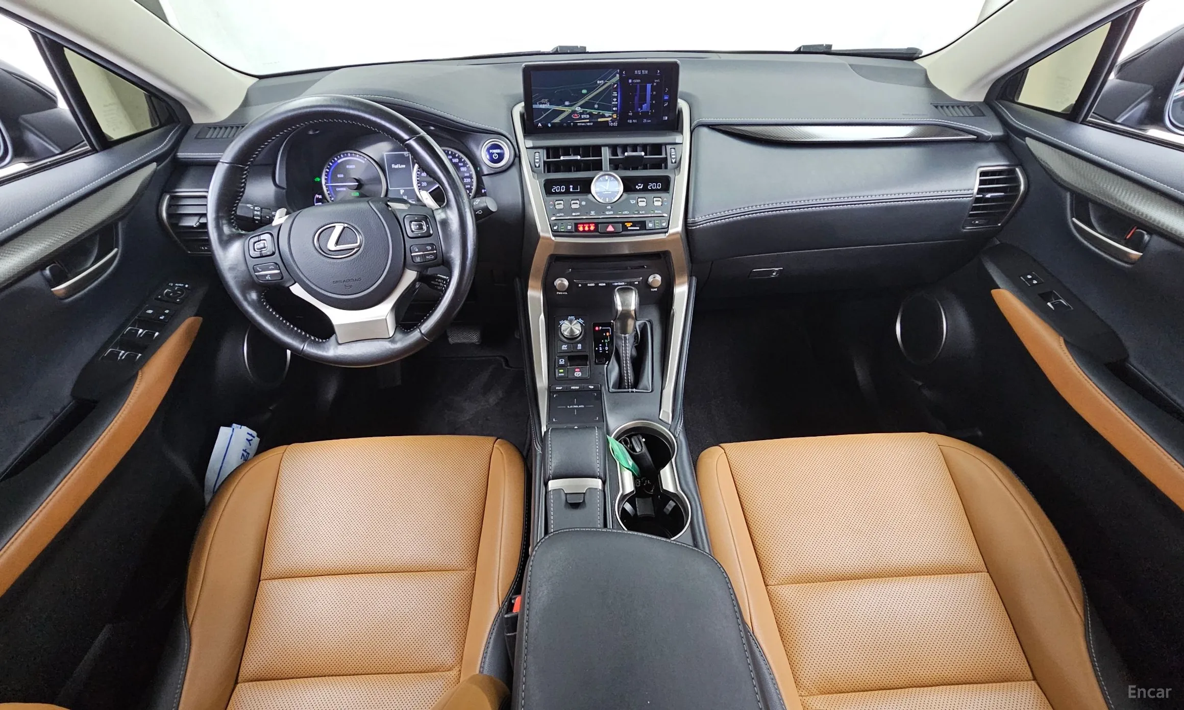 Lexus NX300h превью 7