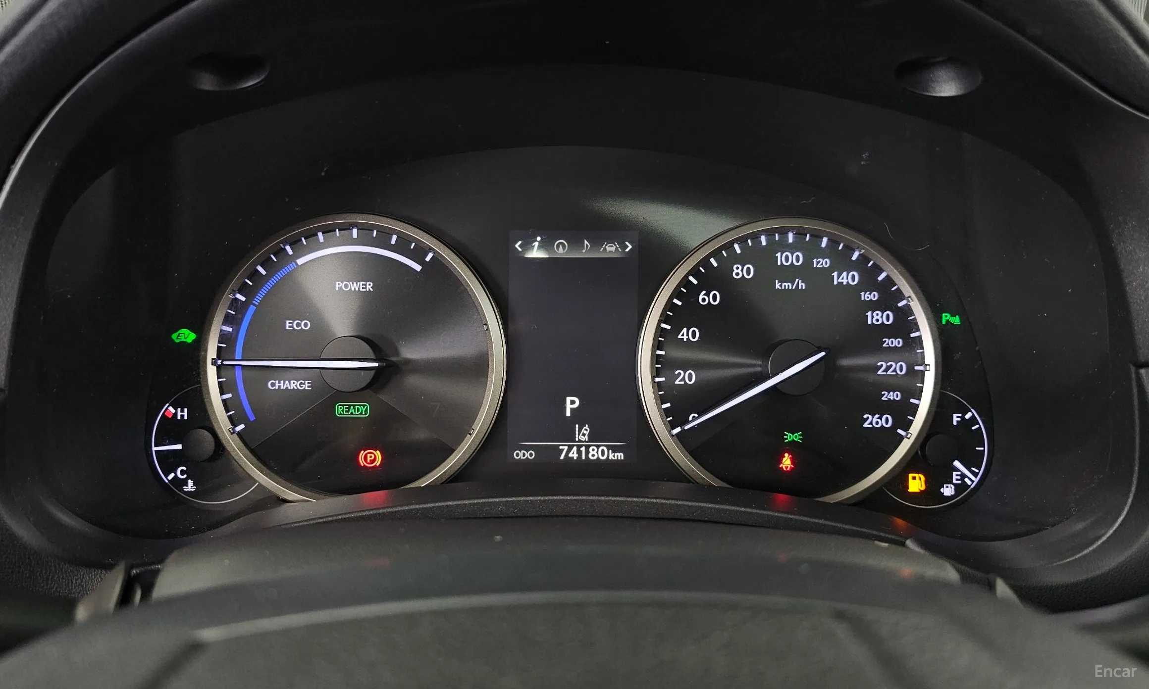 Lexus NX300h превью 8