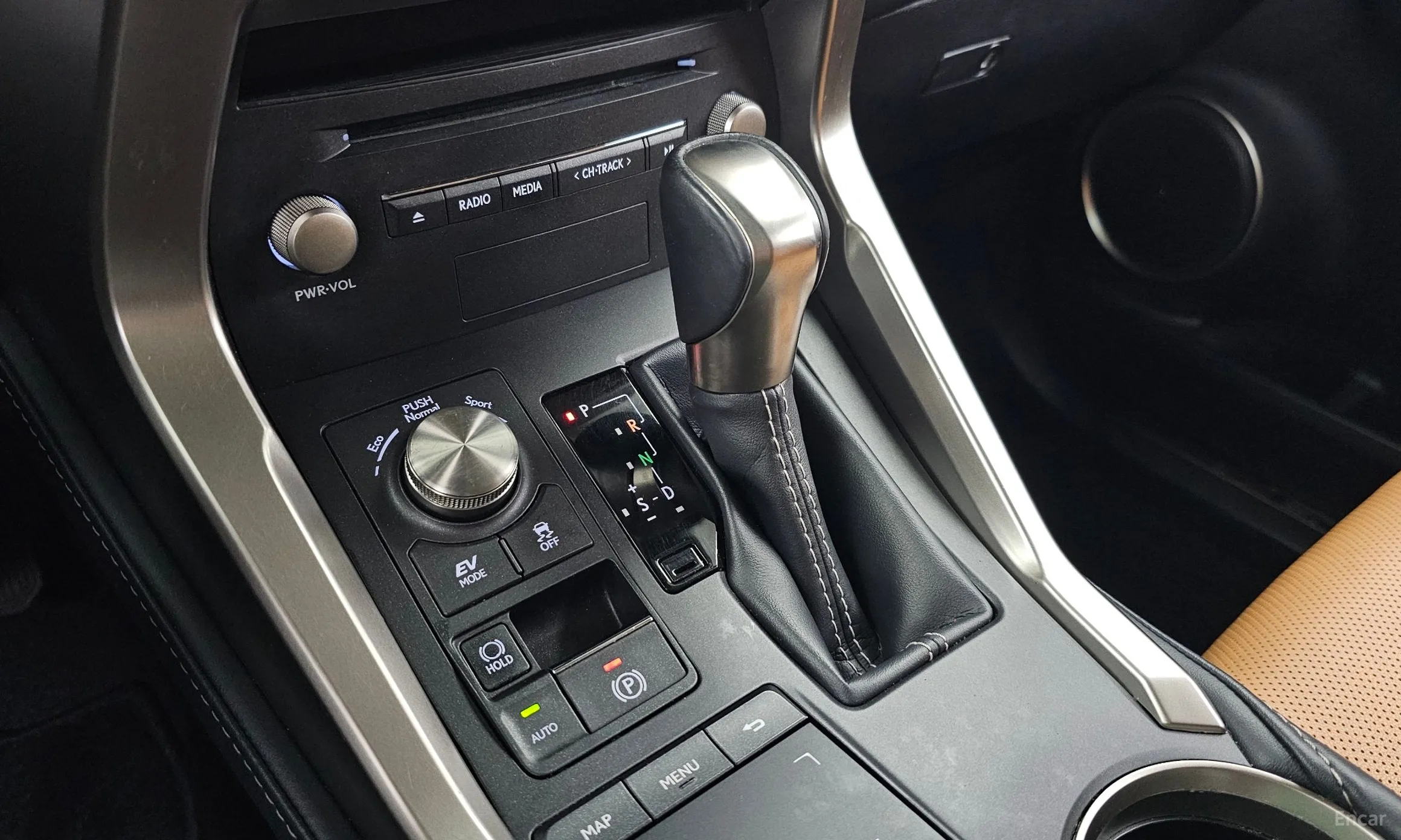 Lexus NX300h превью 9