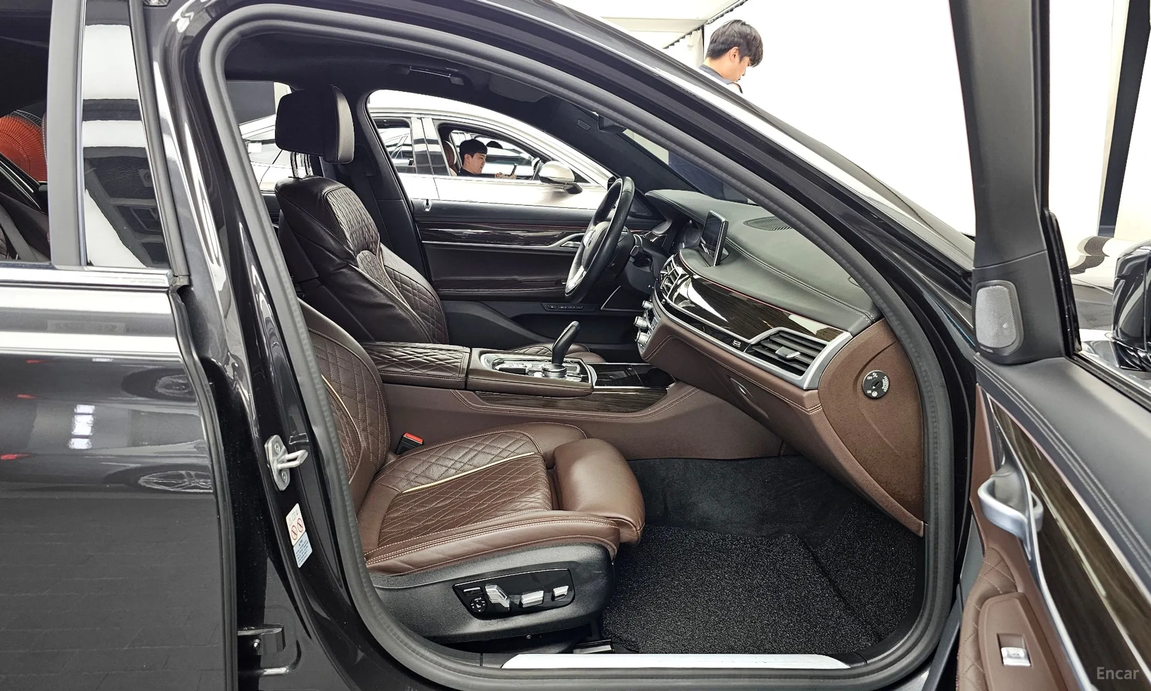 BMW 7 Series (G11) превью 11