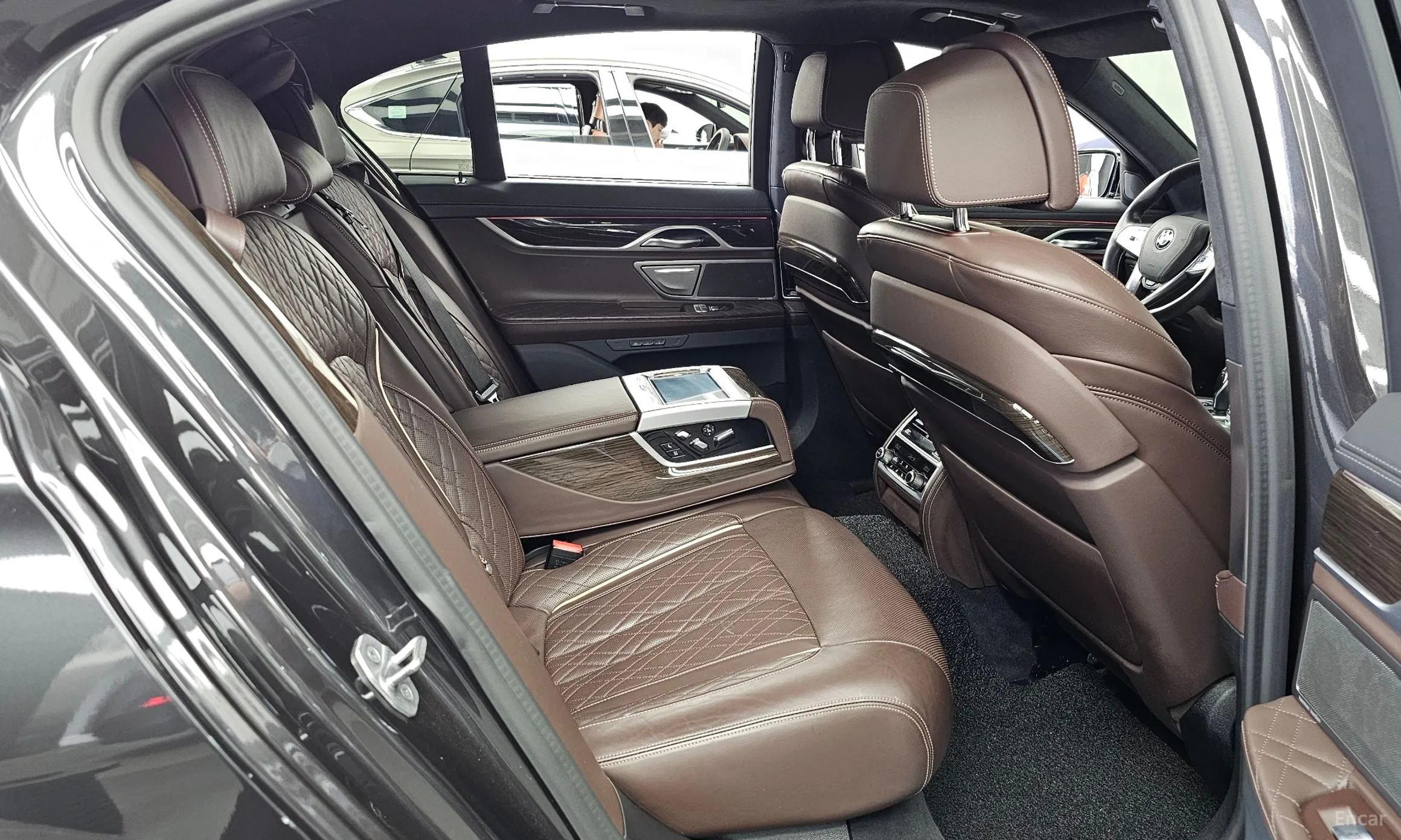 BMW 7 Series (G11) превью 12