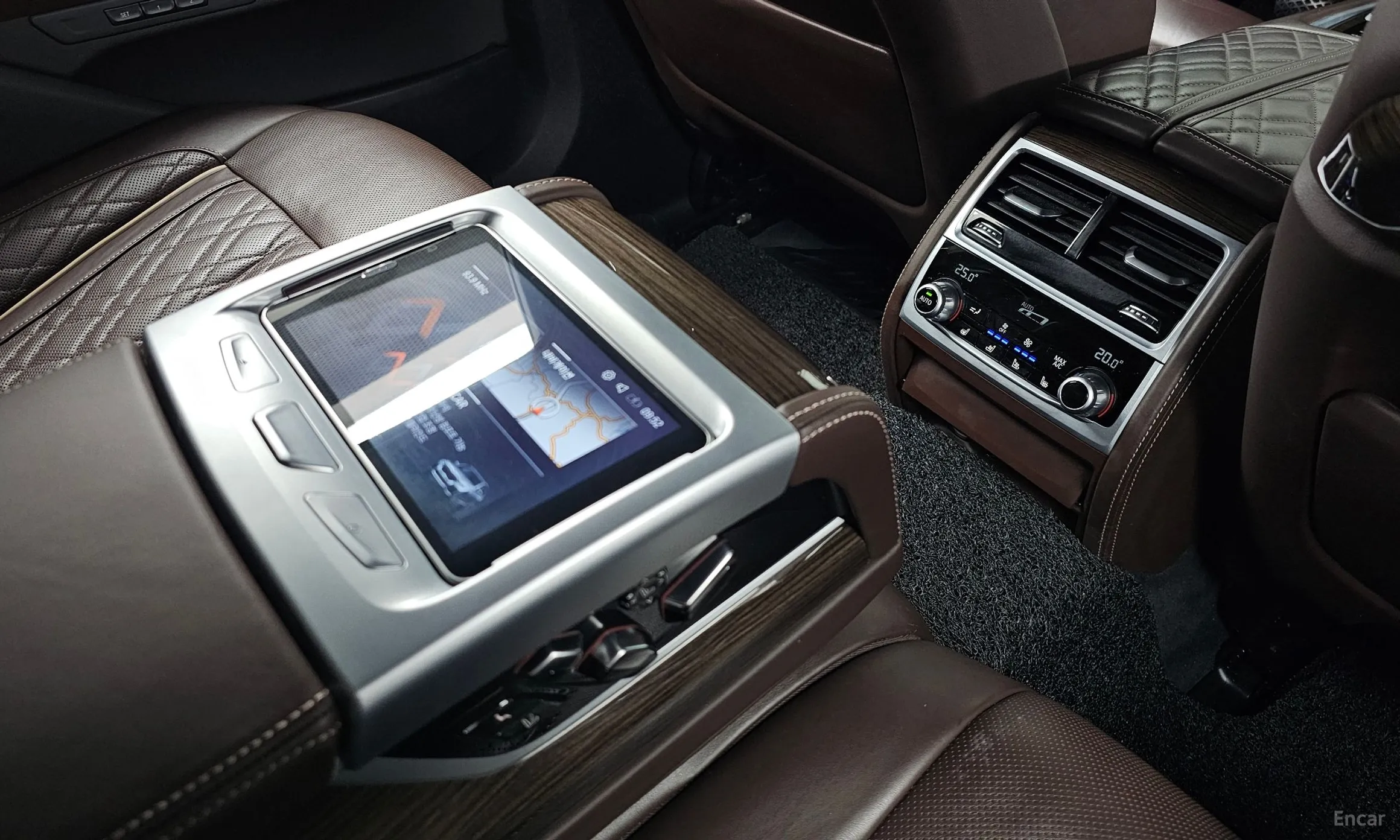 BMW 7 Series (G11) превью 18