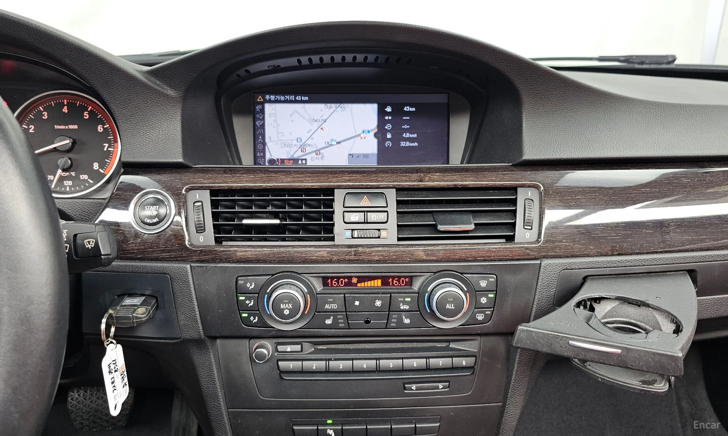 BMW 3 Series (E90) превью 14