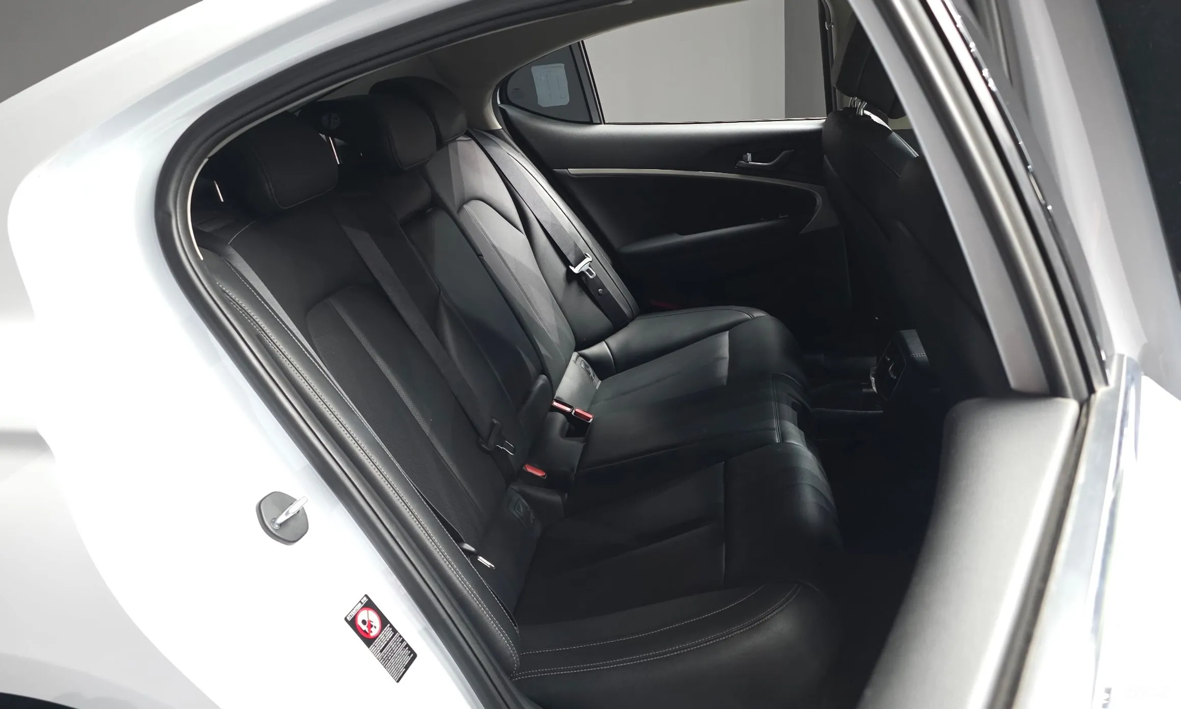 Genesis G70 превью 12
