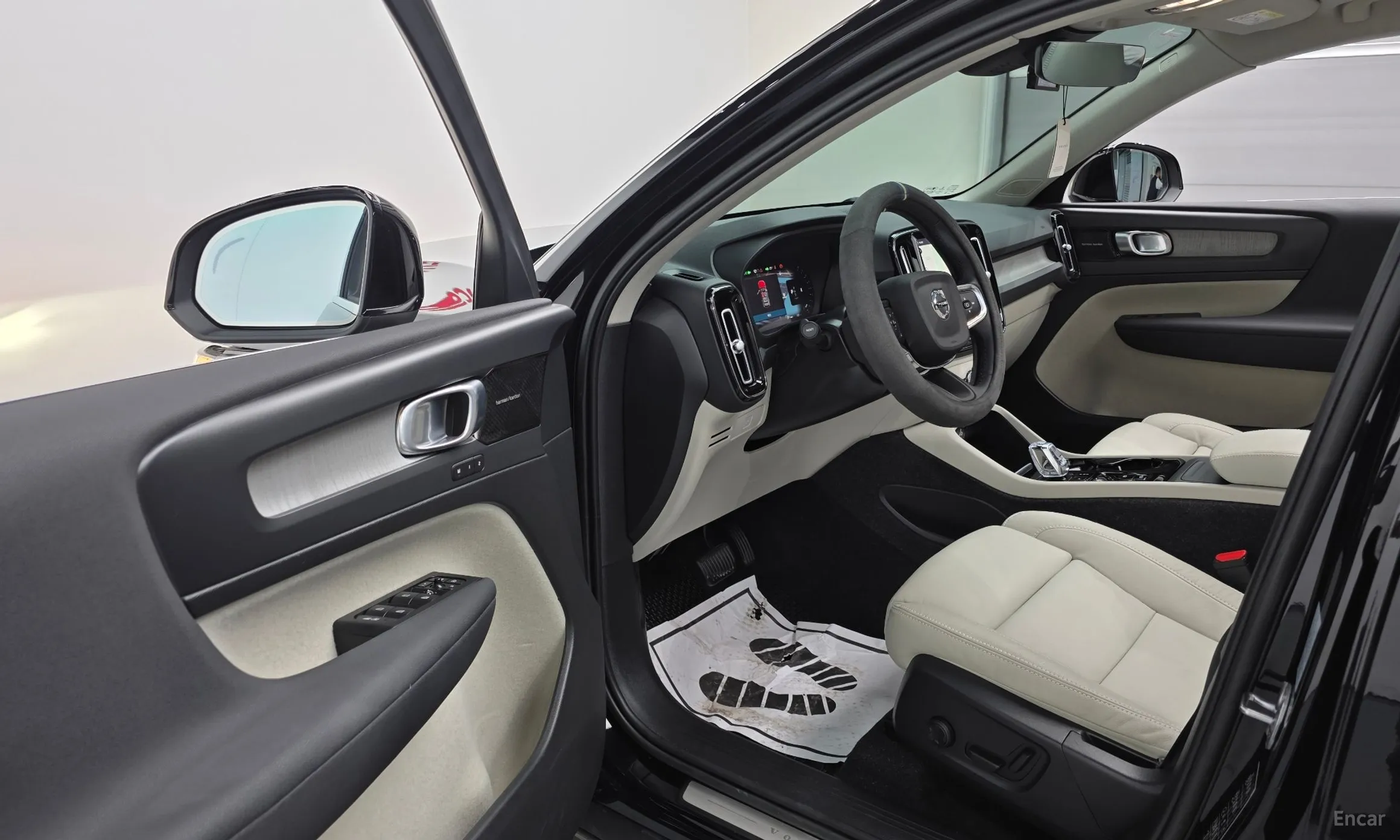 Volvo XC40 превью 10