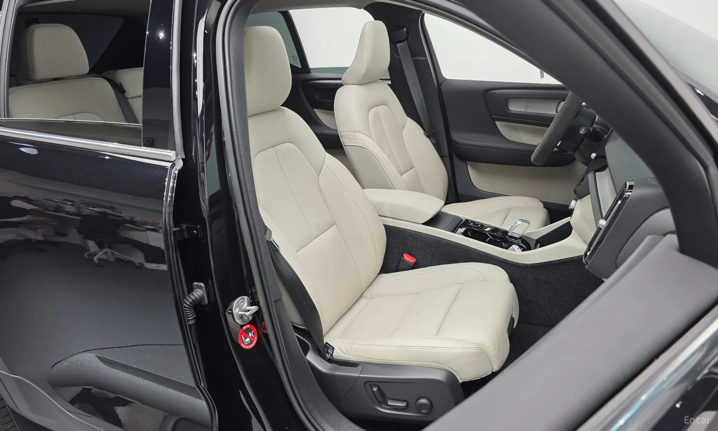 Volvo XC40 превью 12