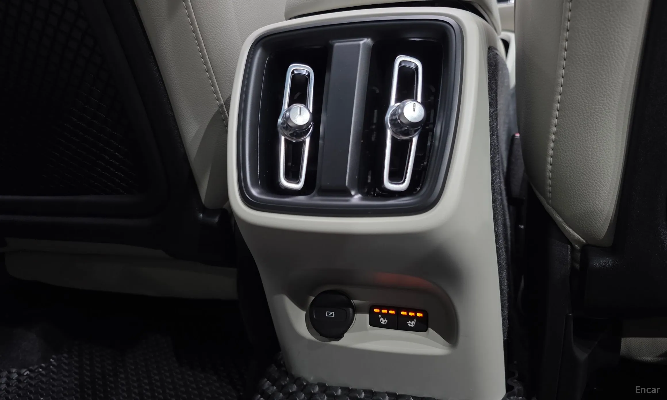 Volvo XC40 превью 19