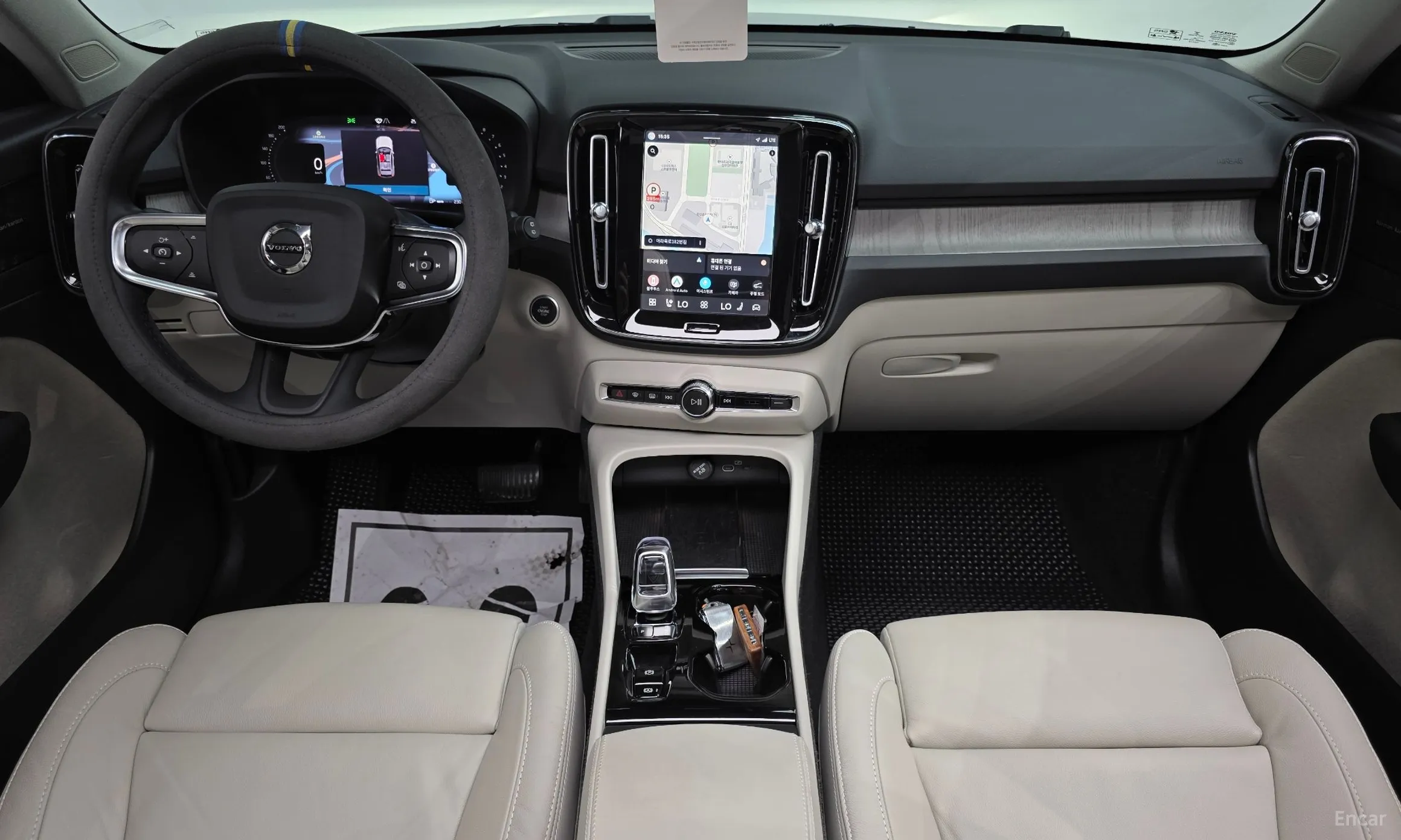 Volvo XC40 превью 7