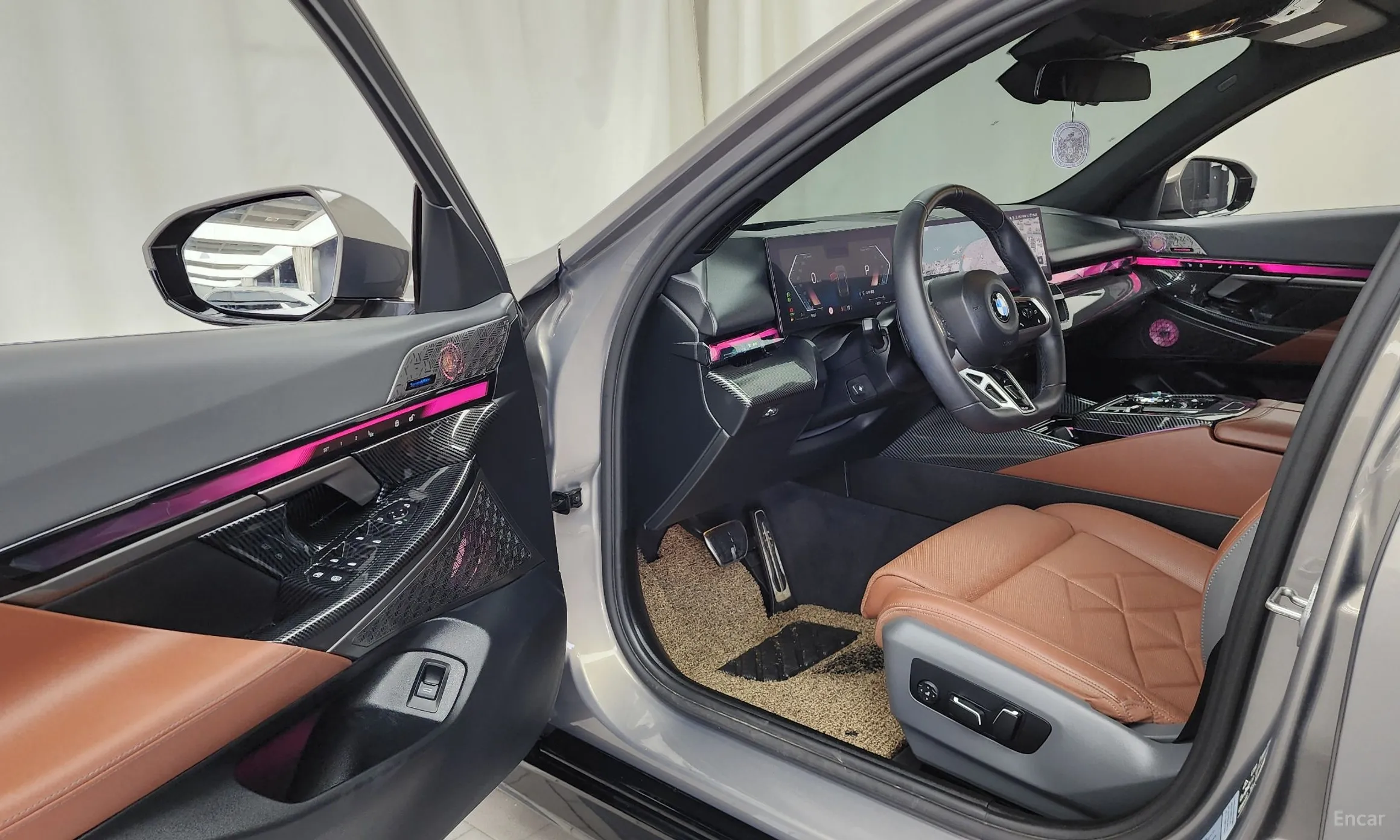 BMW 5 Series (G60) превью 10