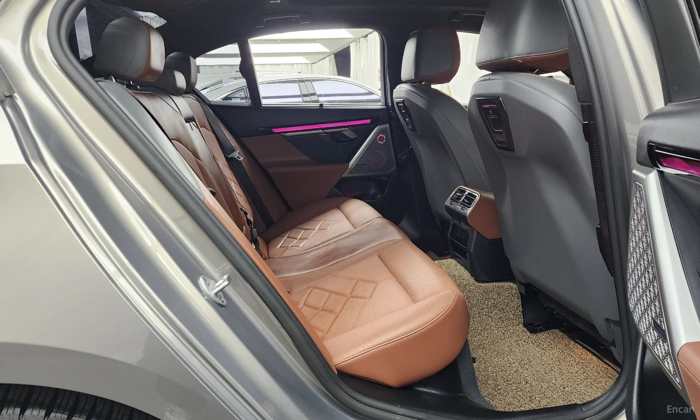 BMW 5 Series (G60) превью 12