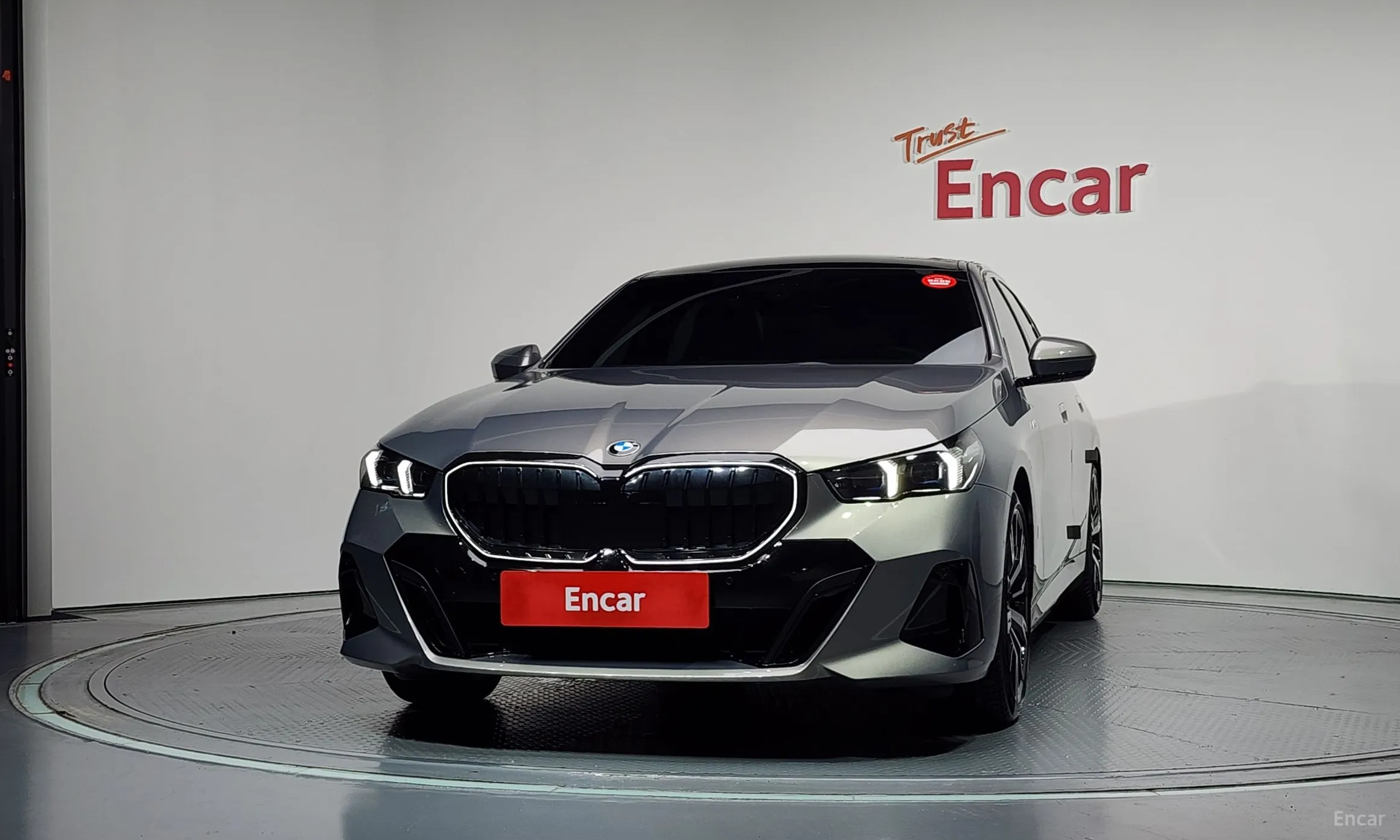 BMW 5 Series (G60) превью 3