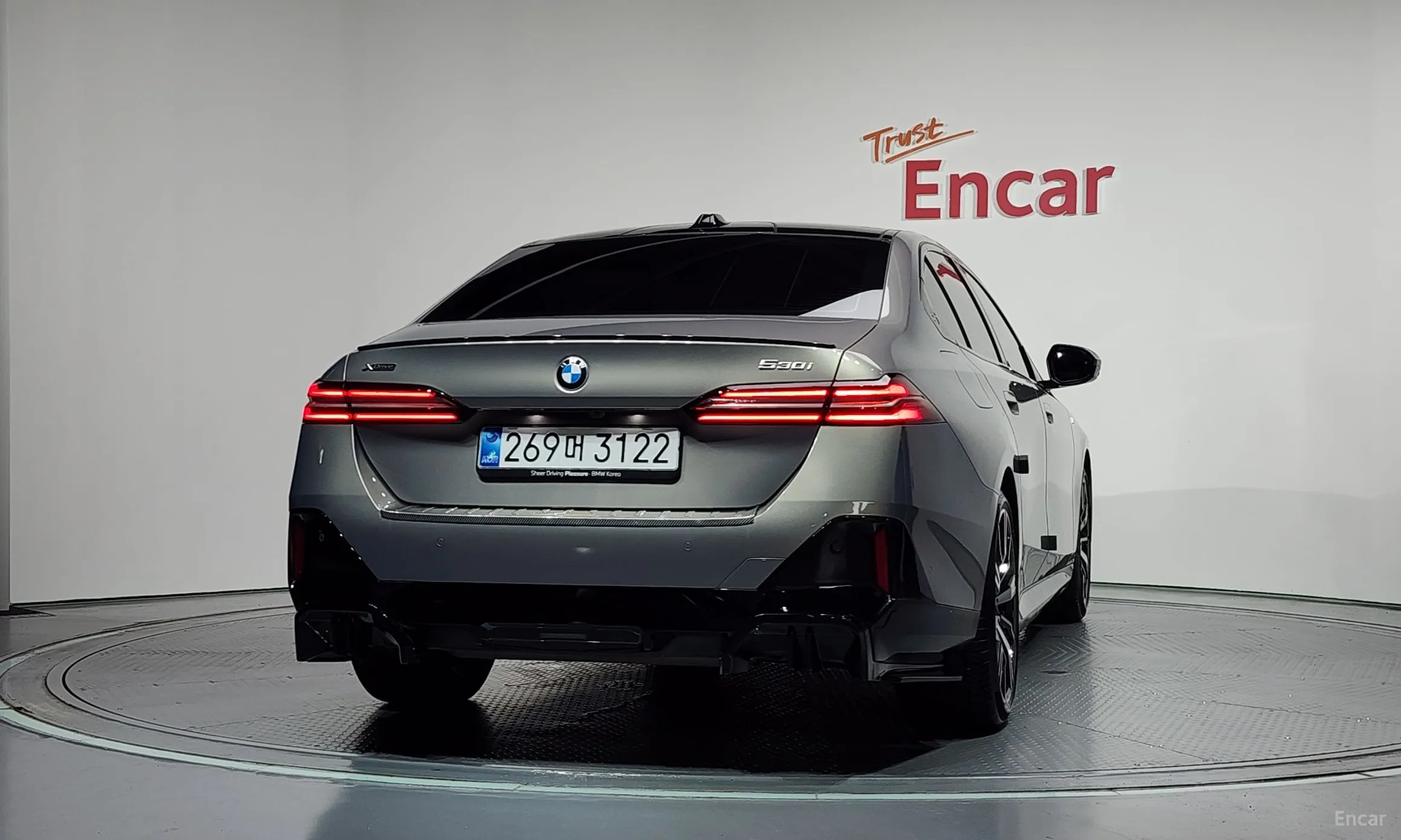 BMW 5 Series (G60) превью 4
