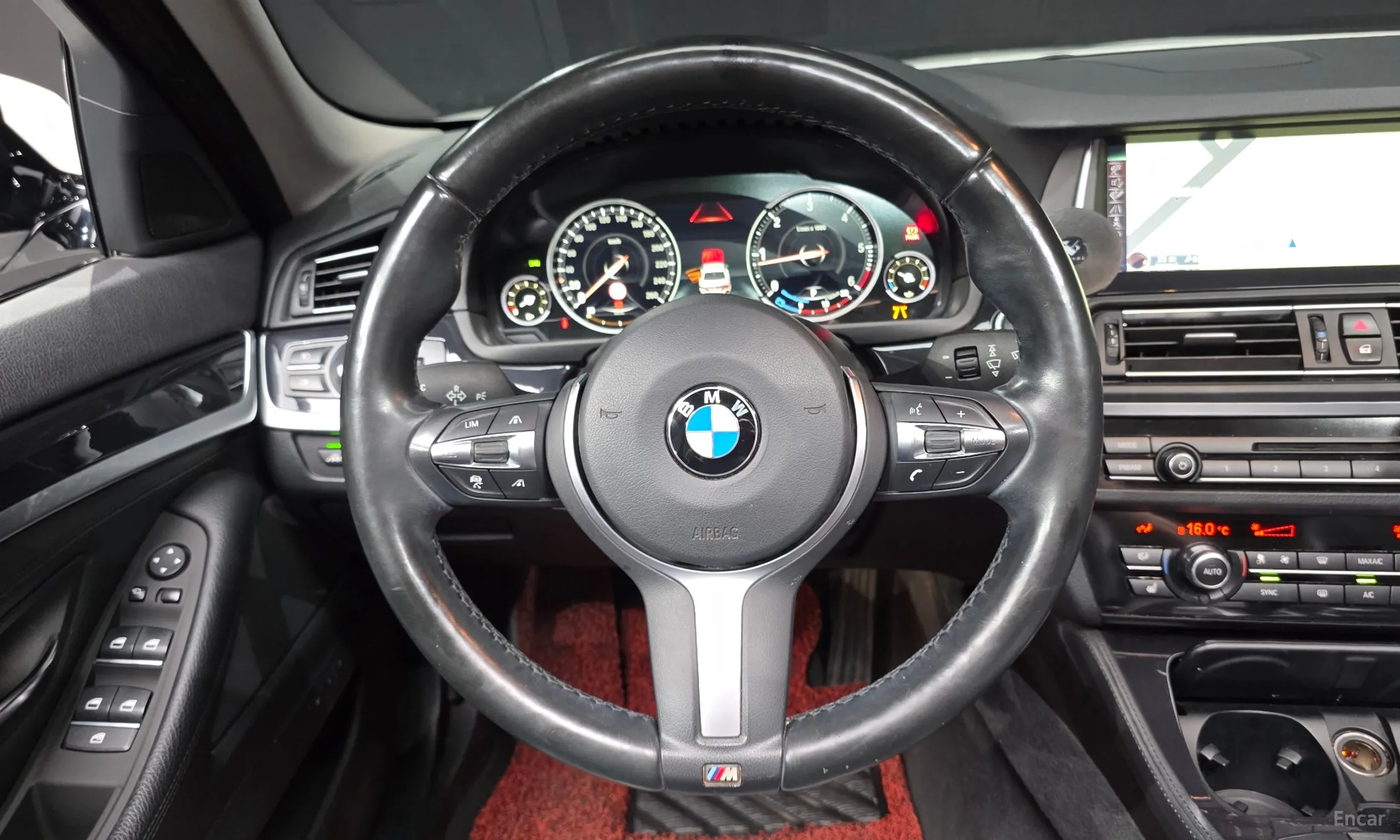 BMW 5 Series (F10) превью 13