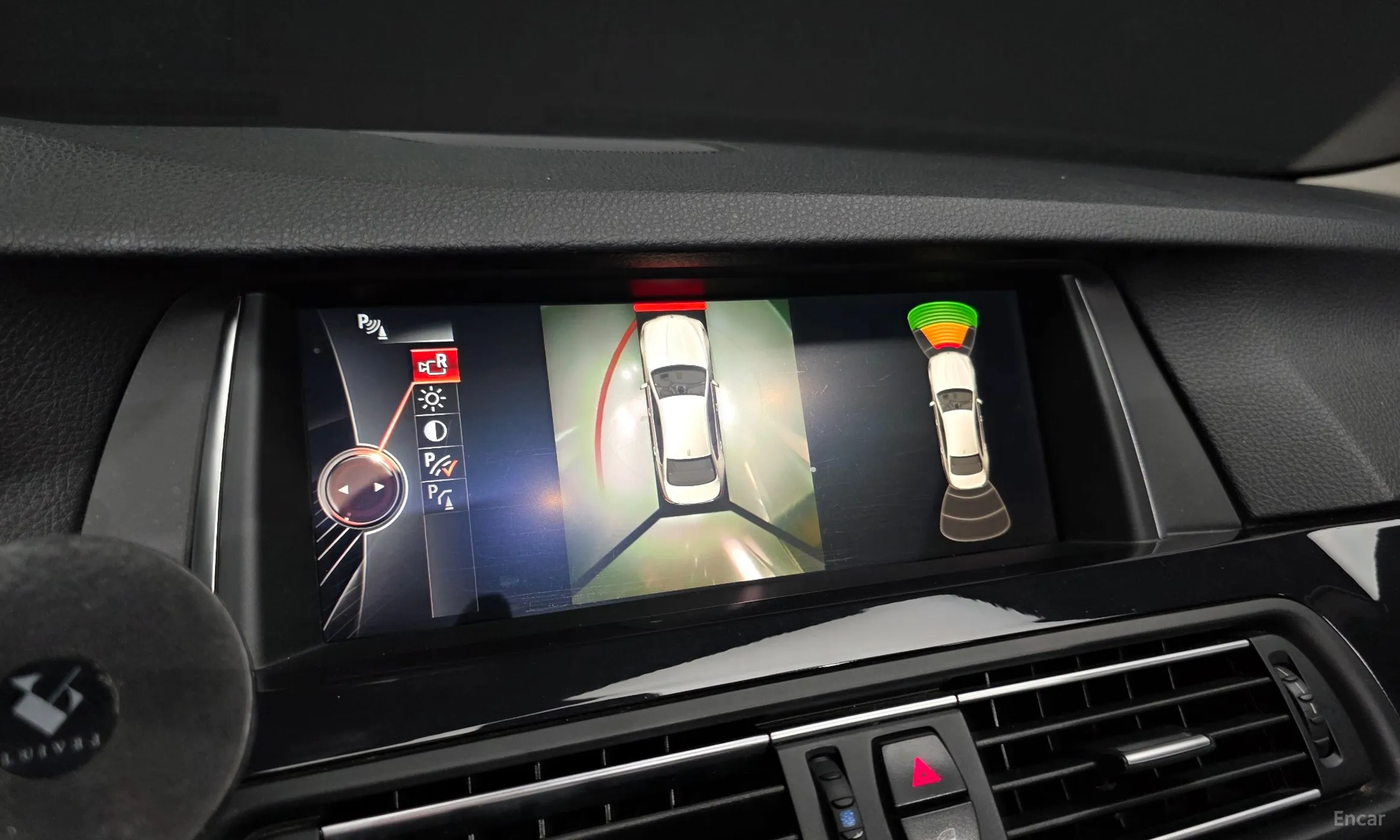 BMW 5 Series (F10) превью 15