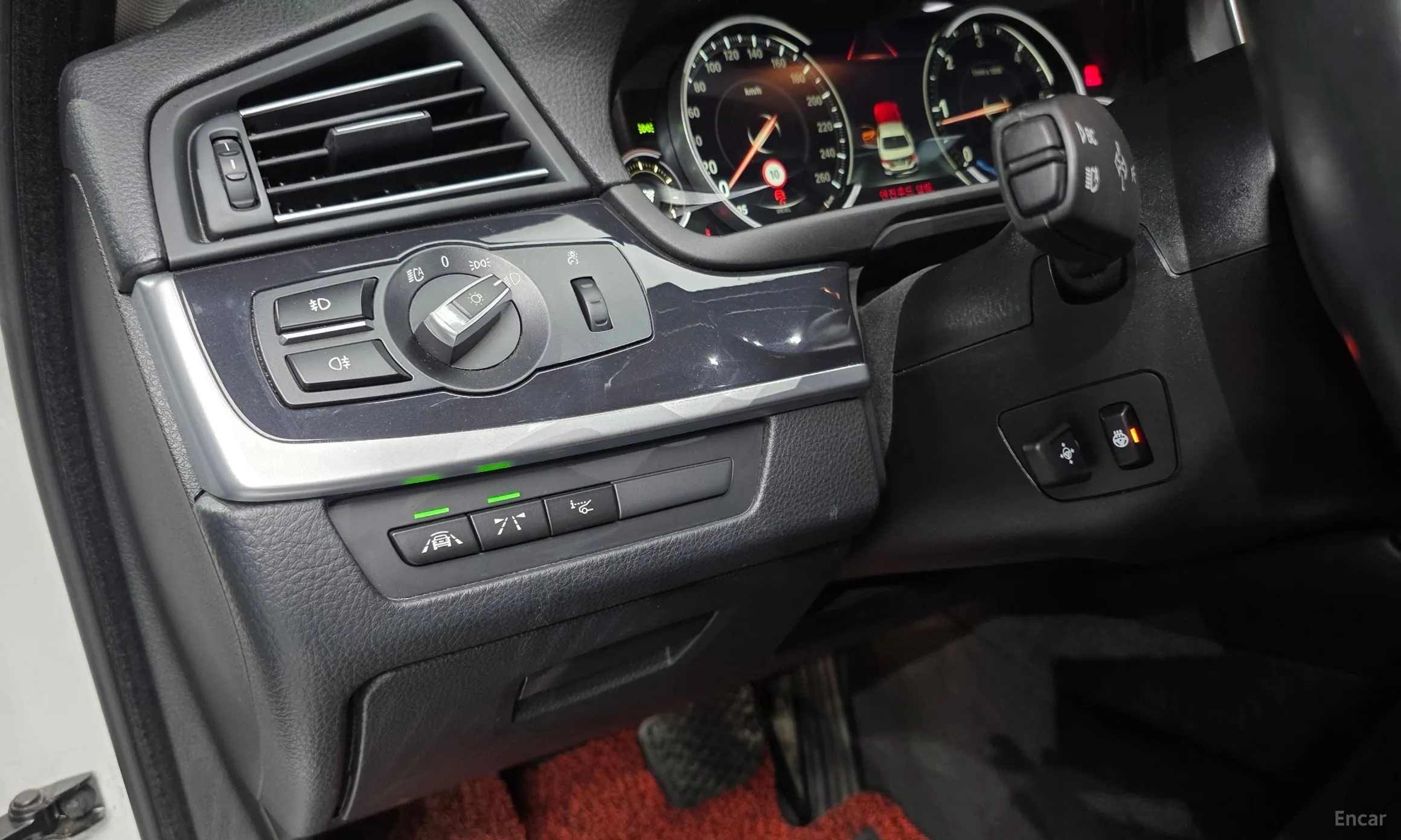 BMW 5 Series (F10) превью 17