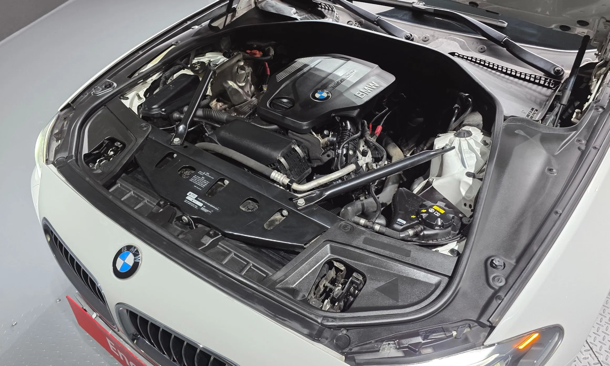 BMW 5 Series (F10) превью 6