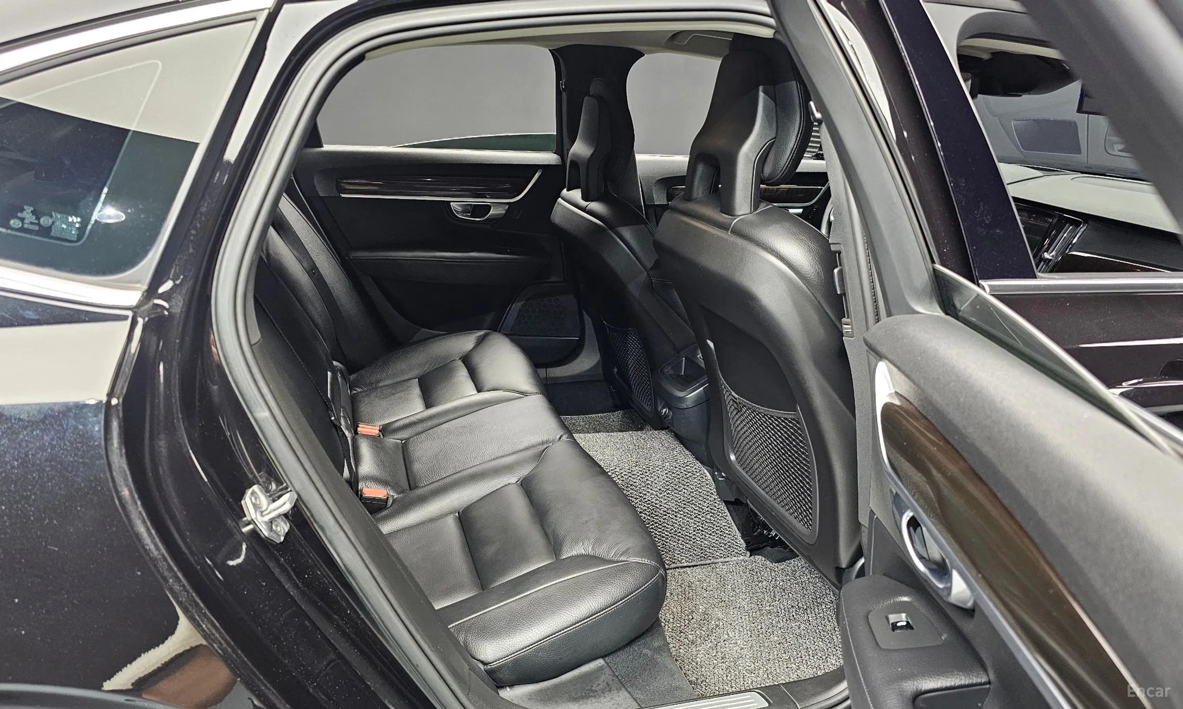 Volvo S90 превью 12