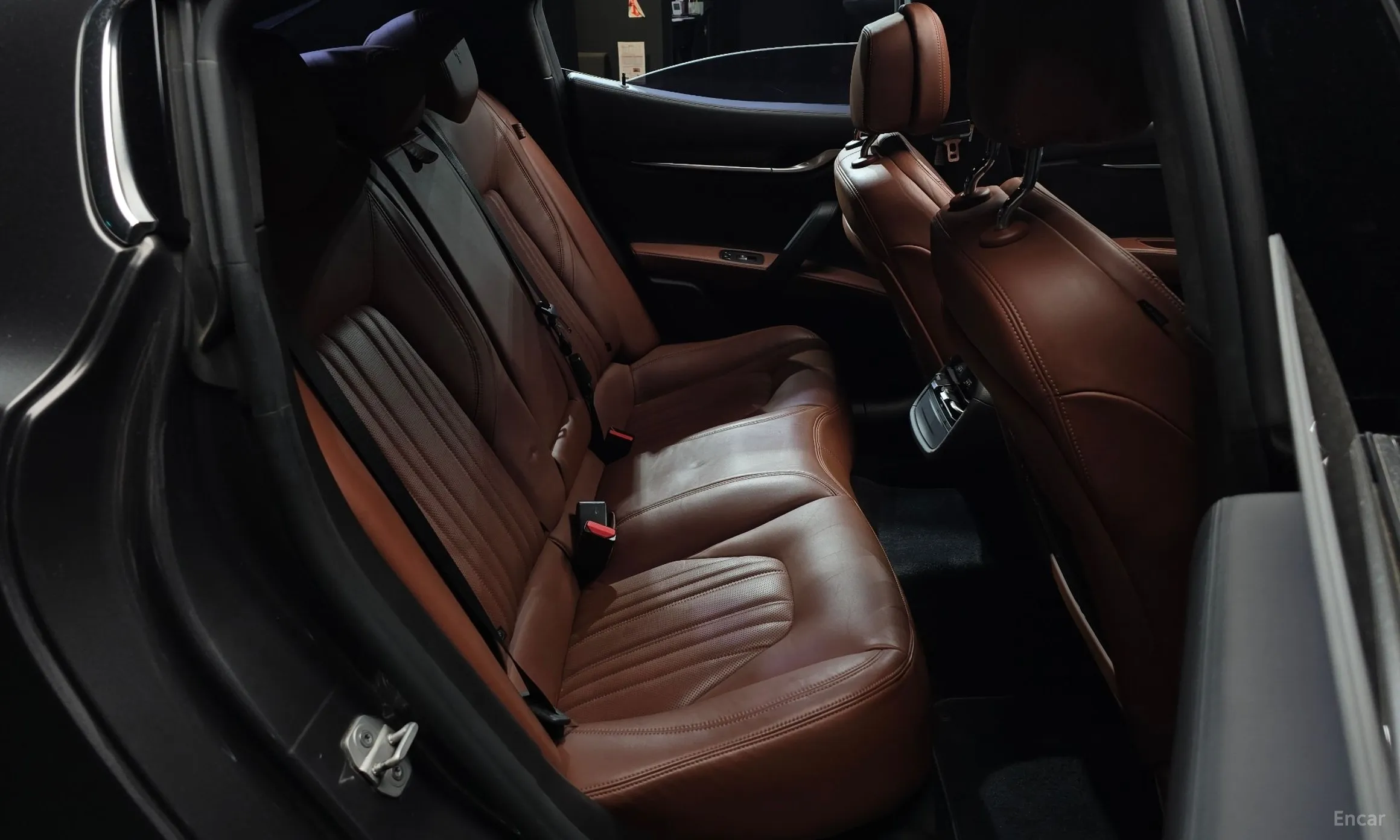 Maserati Ghibli превью 12