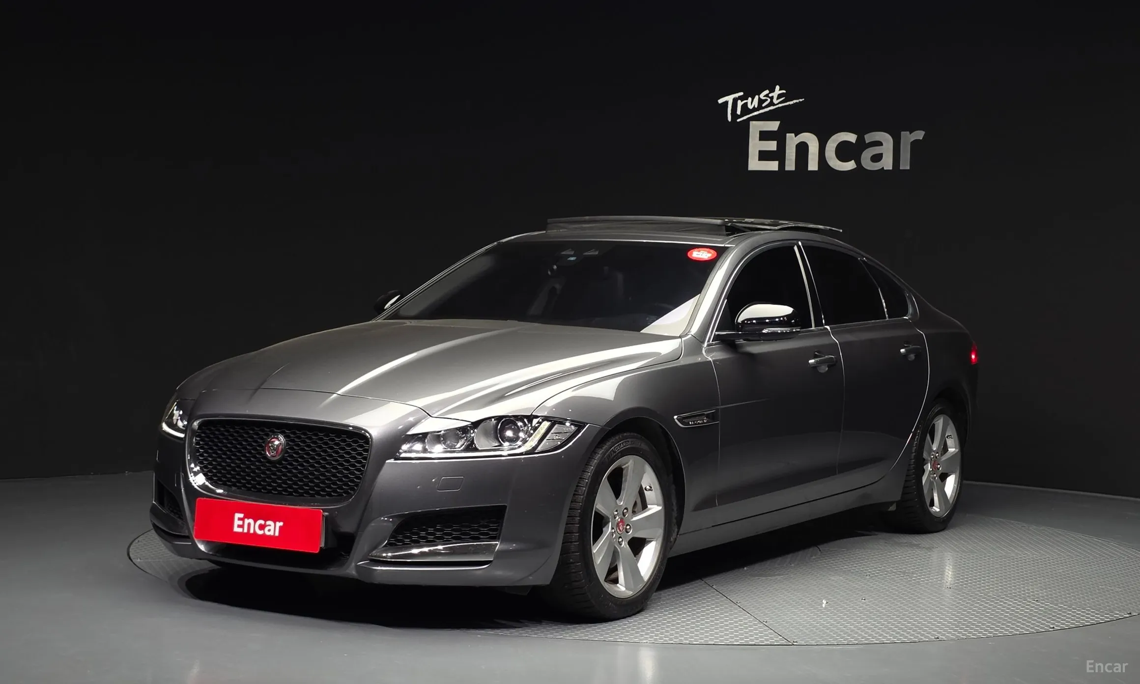 Jaguar XF (x260)