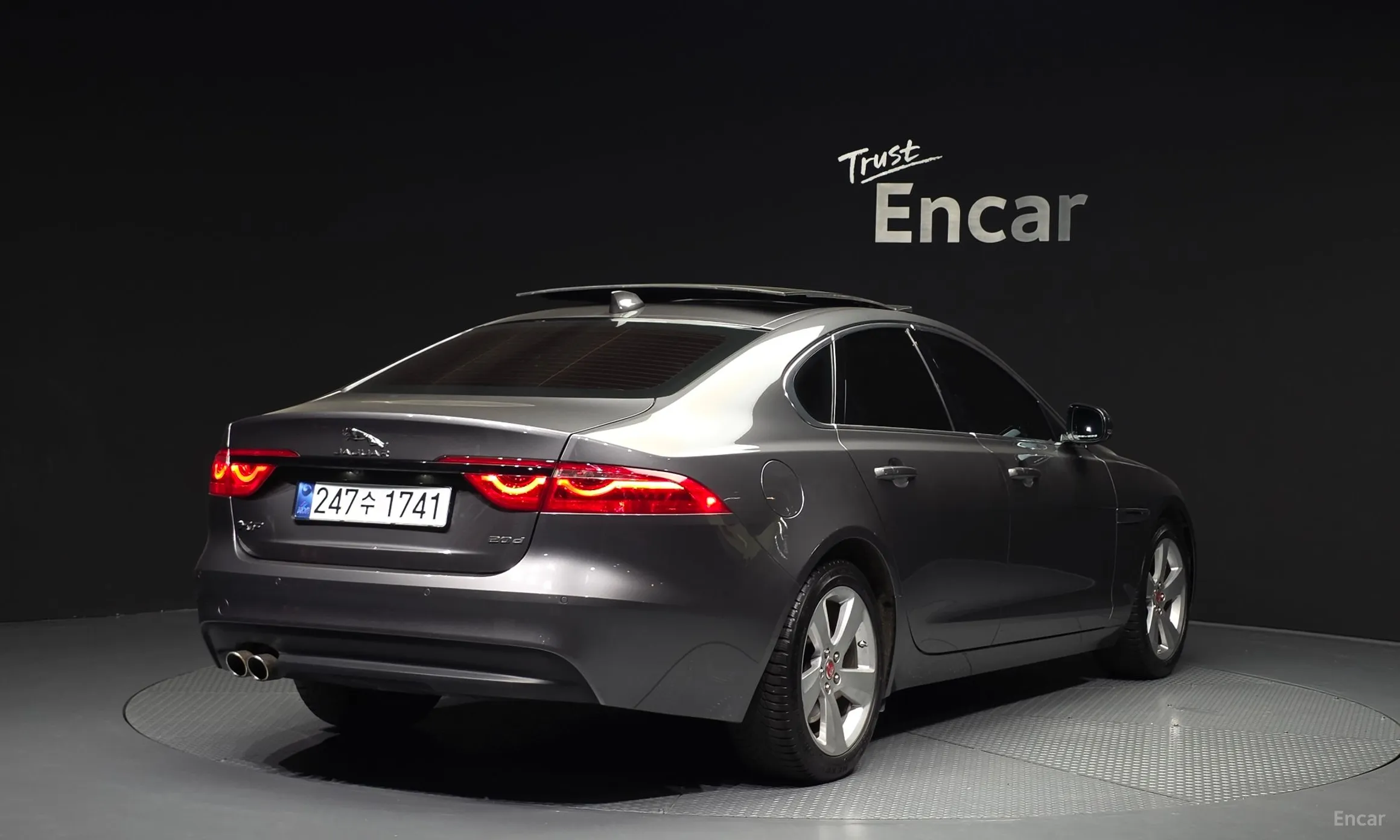 Jaguar XF (x260)