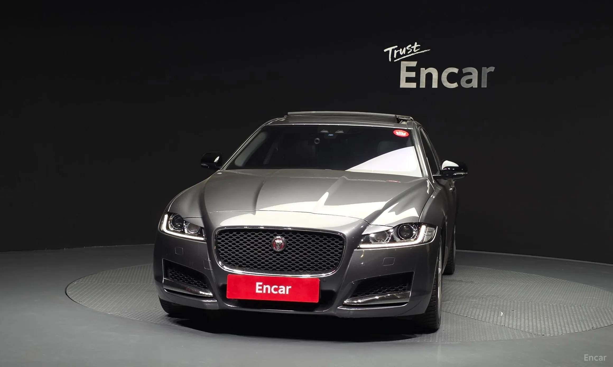 Jaguar XF (x260) превью 3
