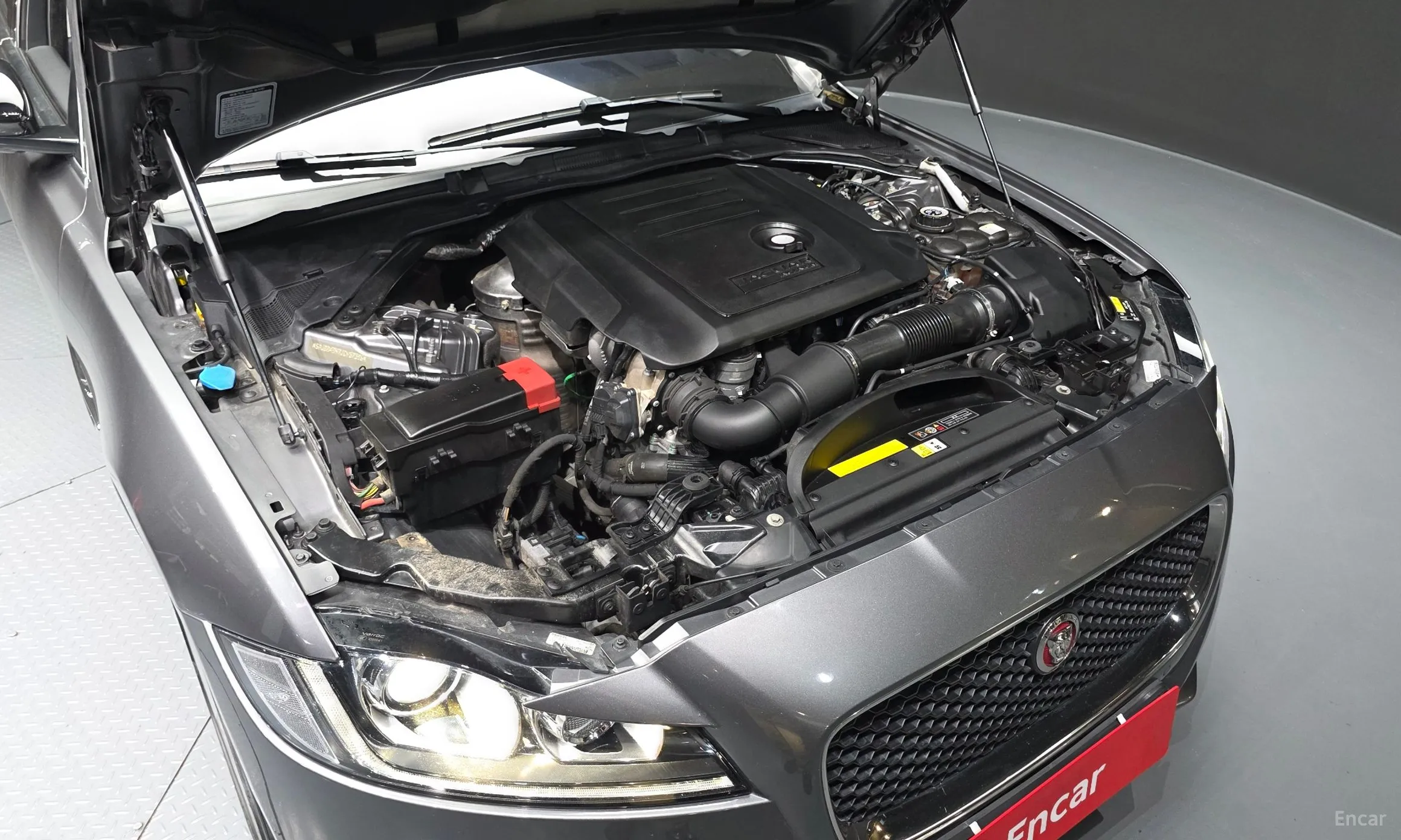 Jaguar XF (x260) превью 6