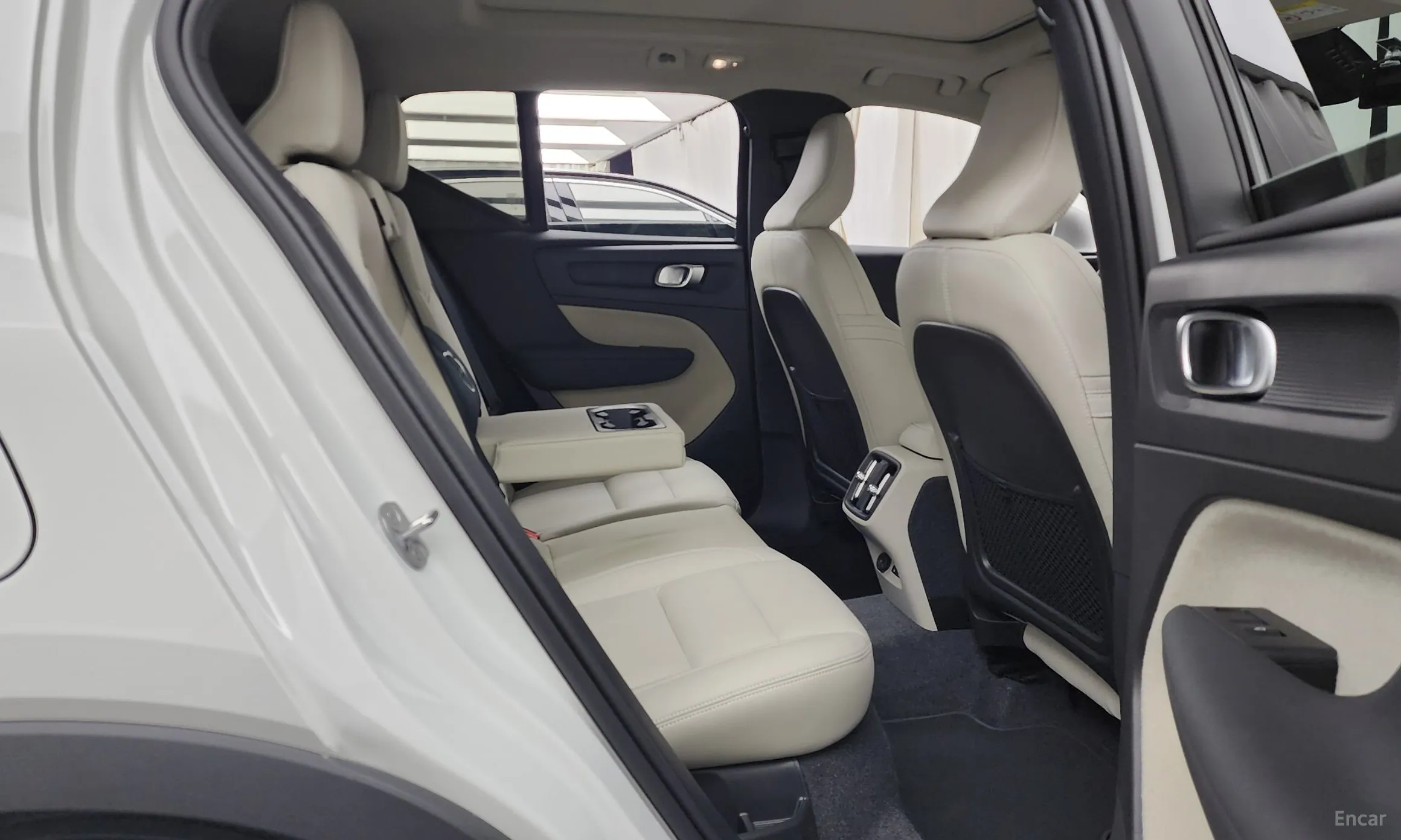 Volvo XC40 превью 11