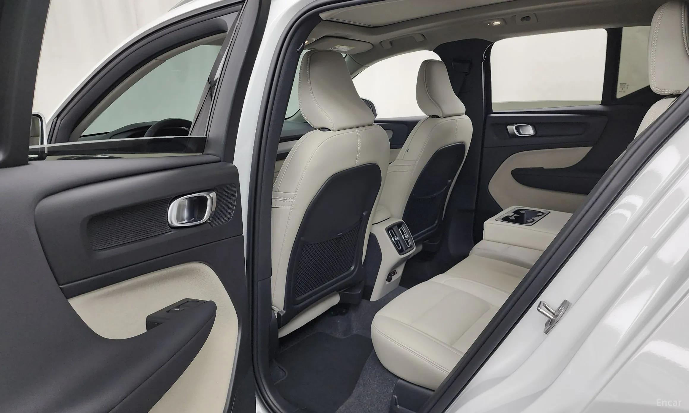 Volvo XC40 превью 12