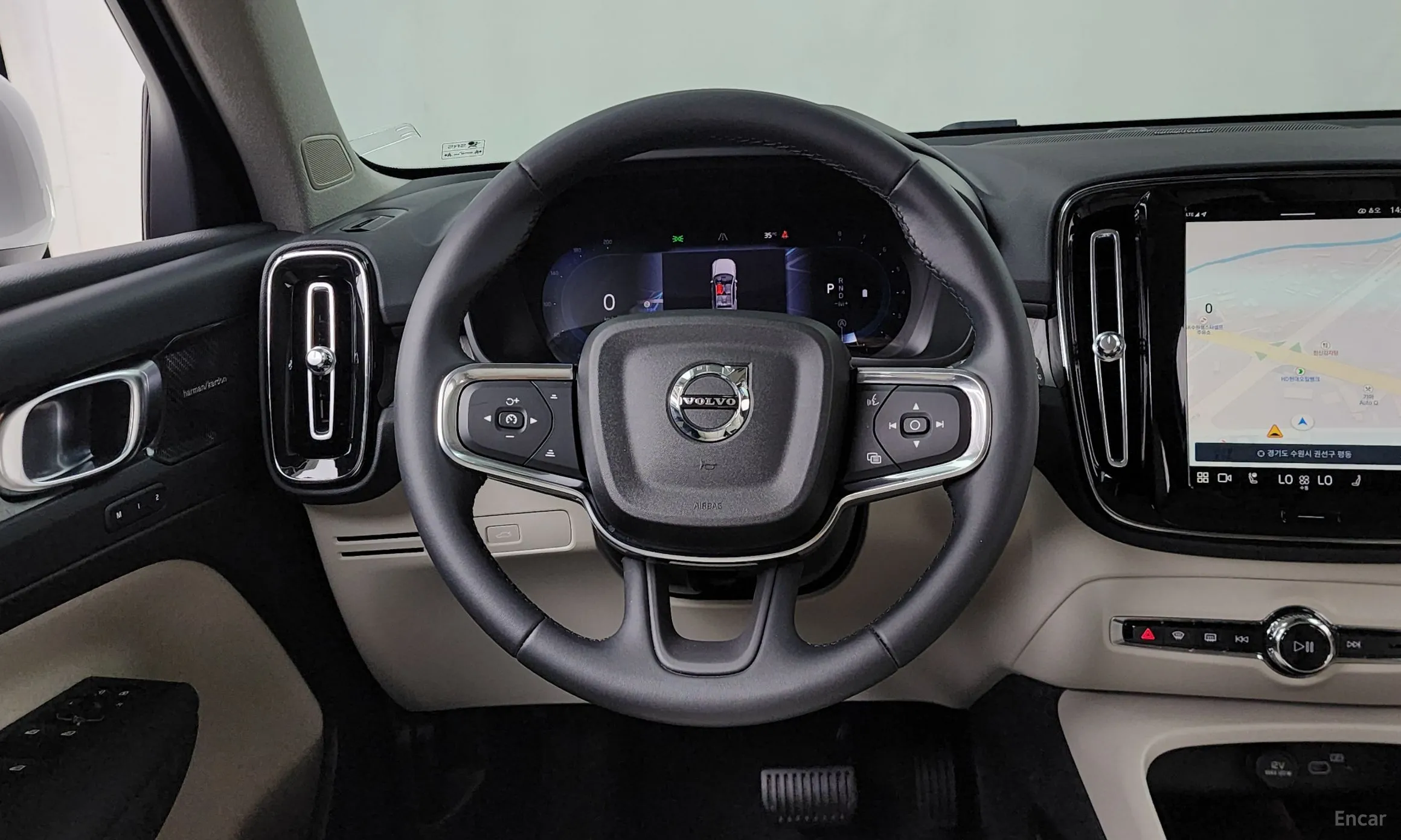 Volvo XC40 превью 13