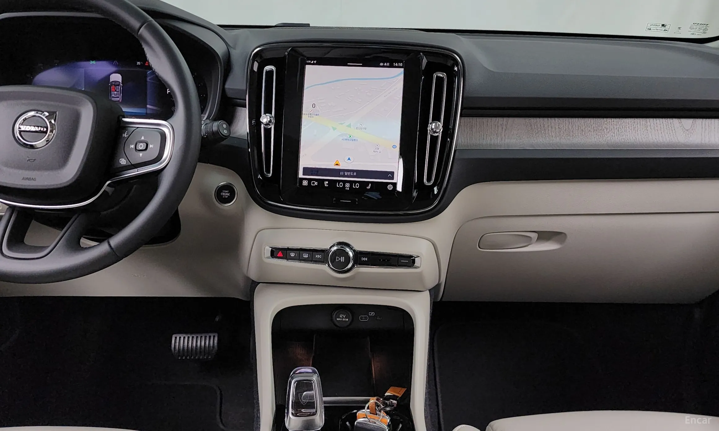 Volvo XC40 превью 14