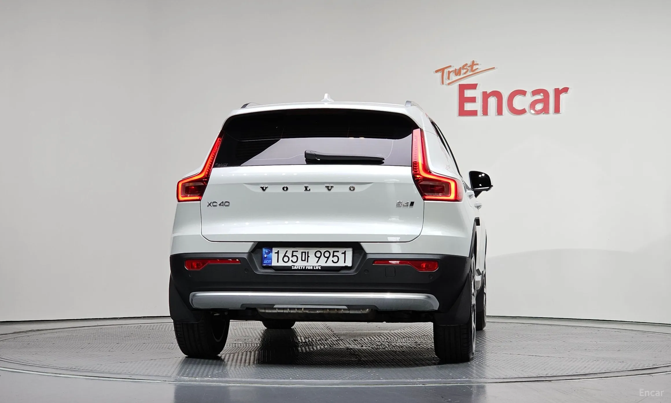 Volvo XC40 превью 4