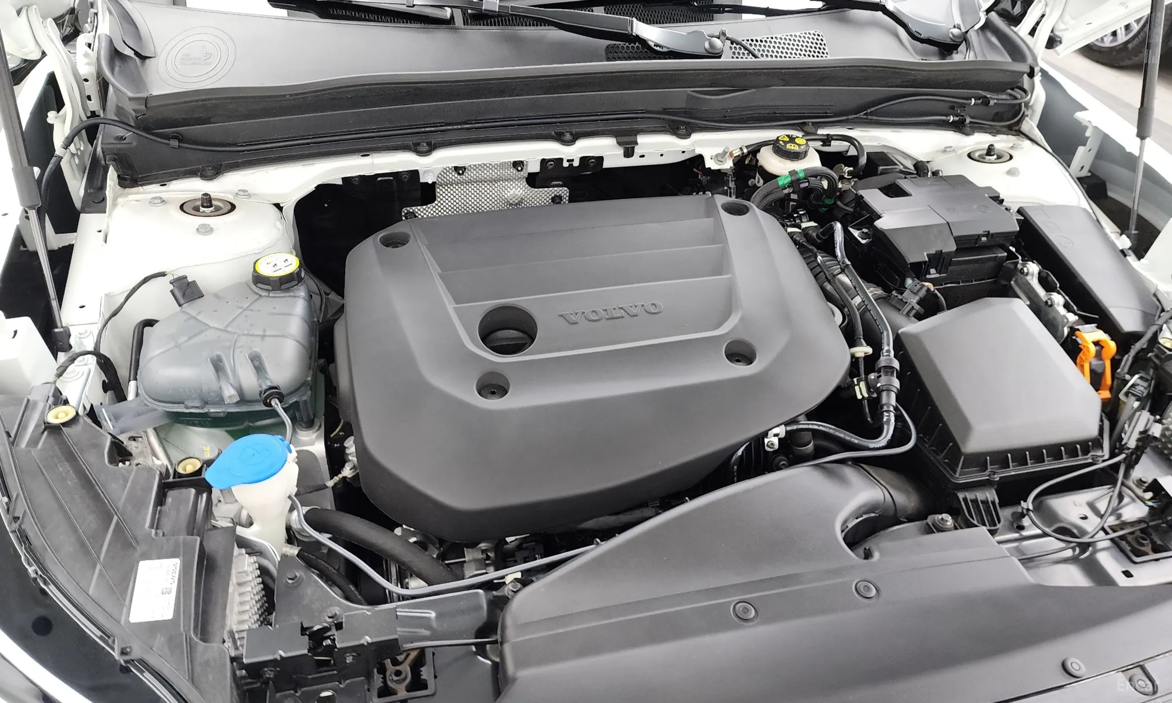 Volvo XC40 превью 6