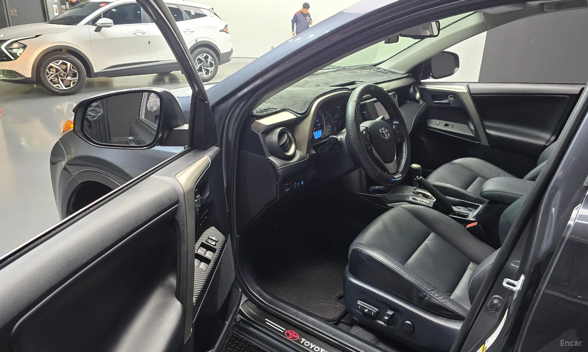 Toyota RAV4 превью 10