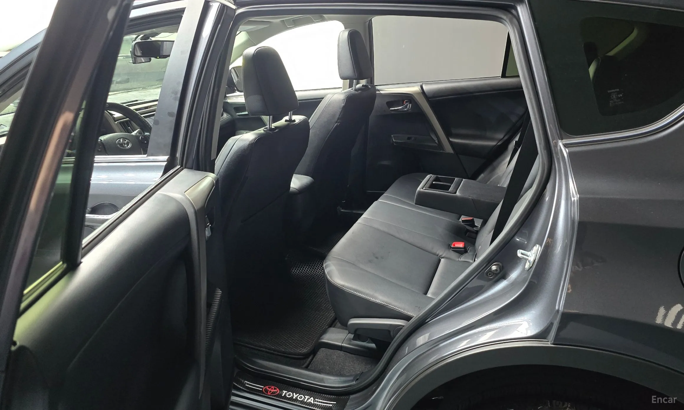 Toyota RAV4 превью 11