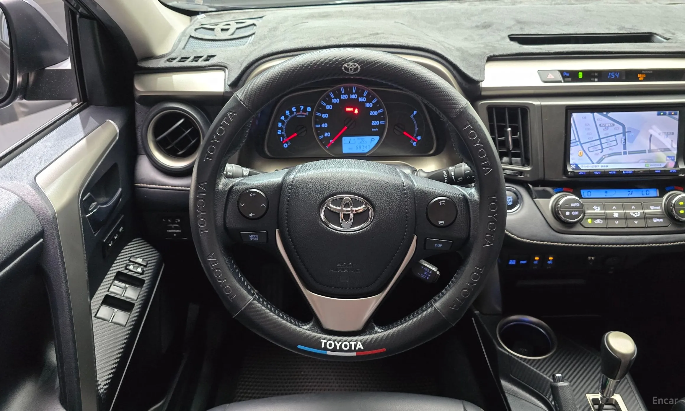 Toyota RAV4 превью 13