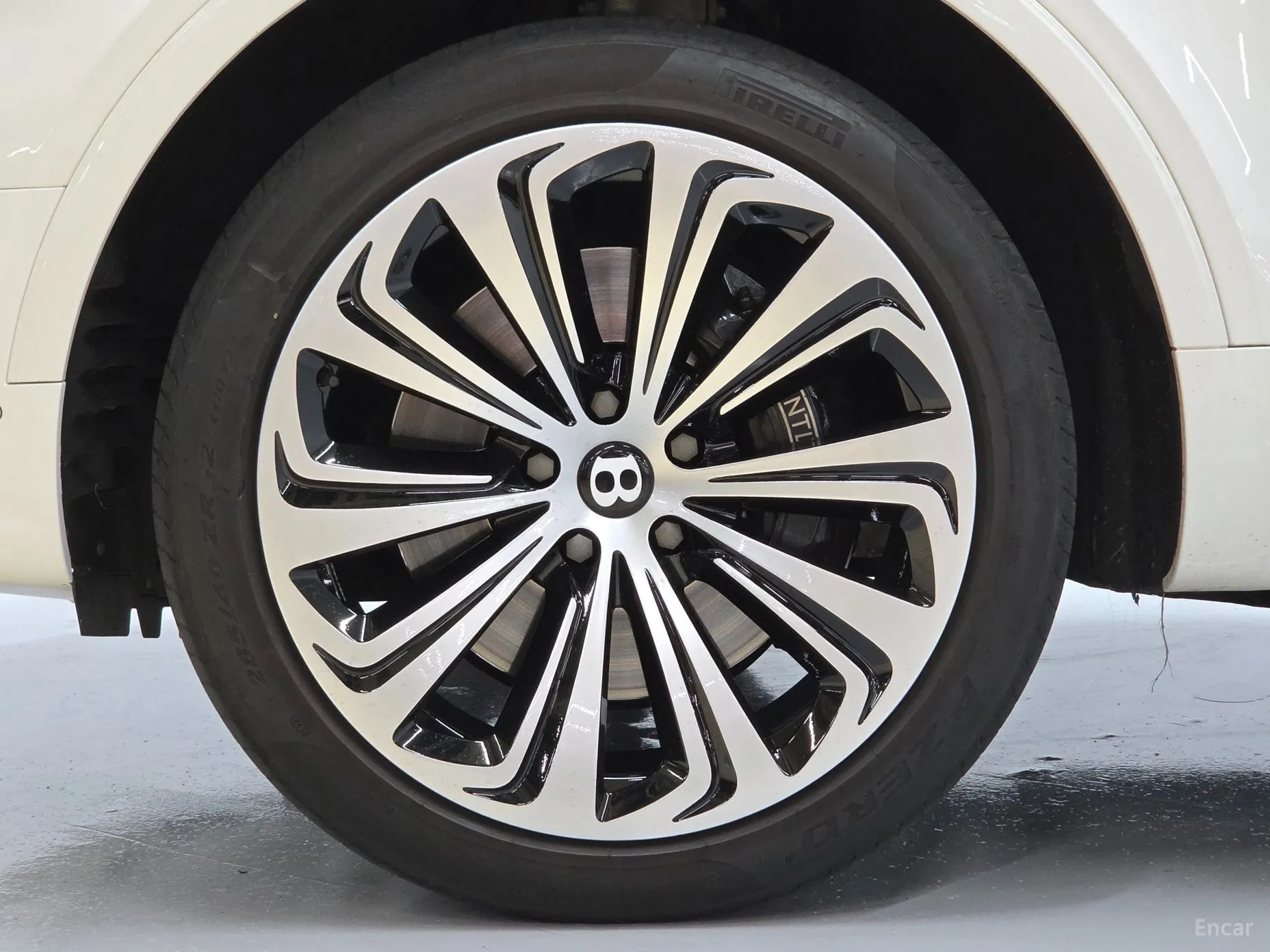 Bentley Bentayga превью 5