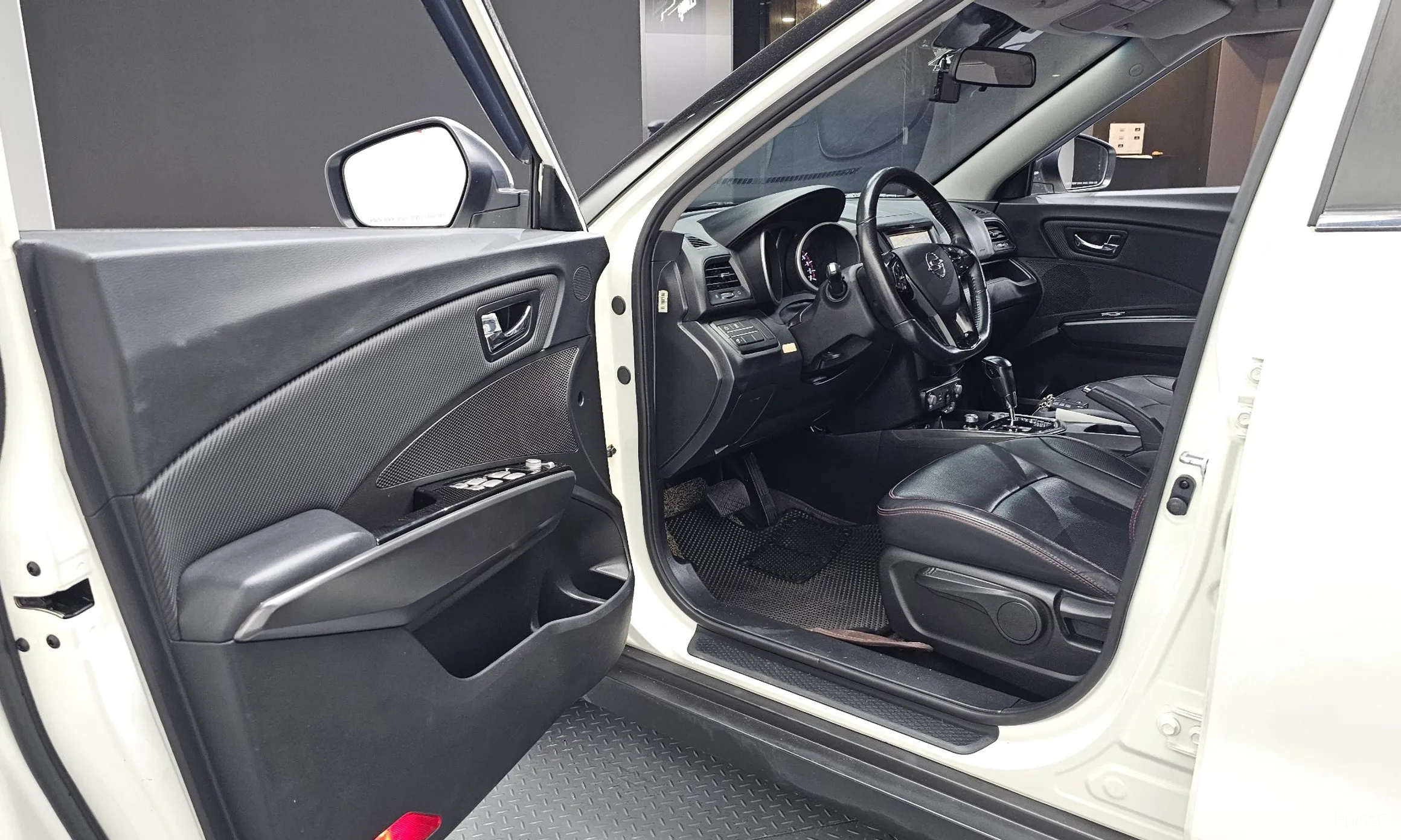 KG Mobility (SsangYong) Tivoli Air превью 10