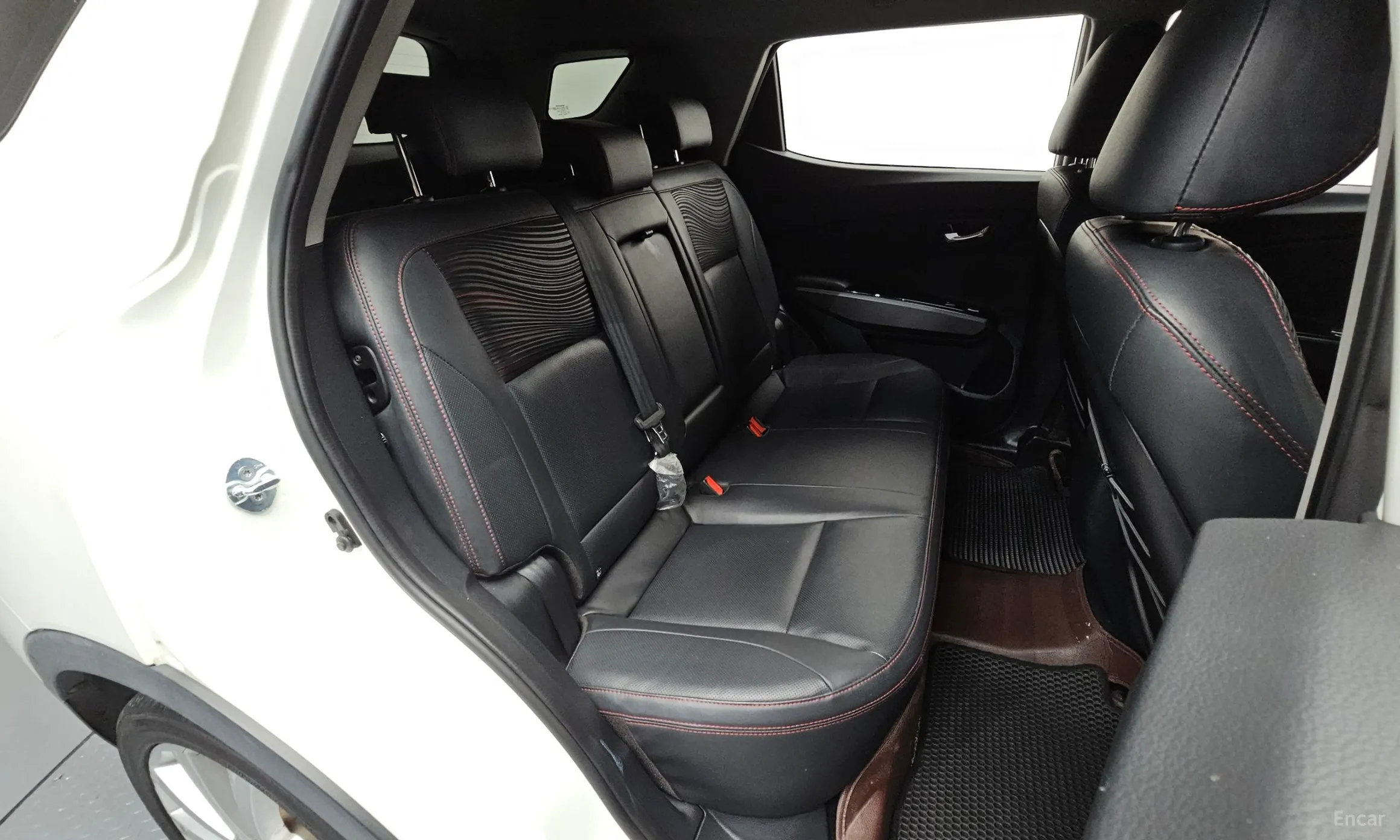 KG Mobility (SsangYong) Tivoli Air превью 11