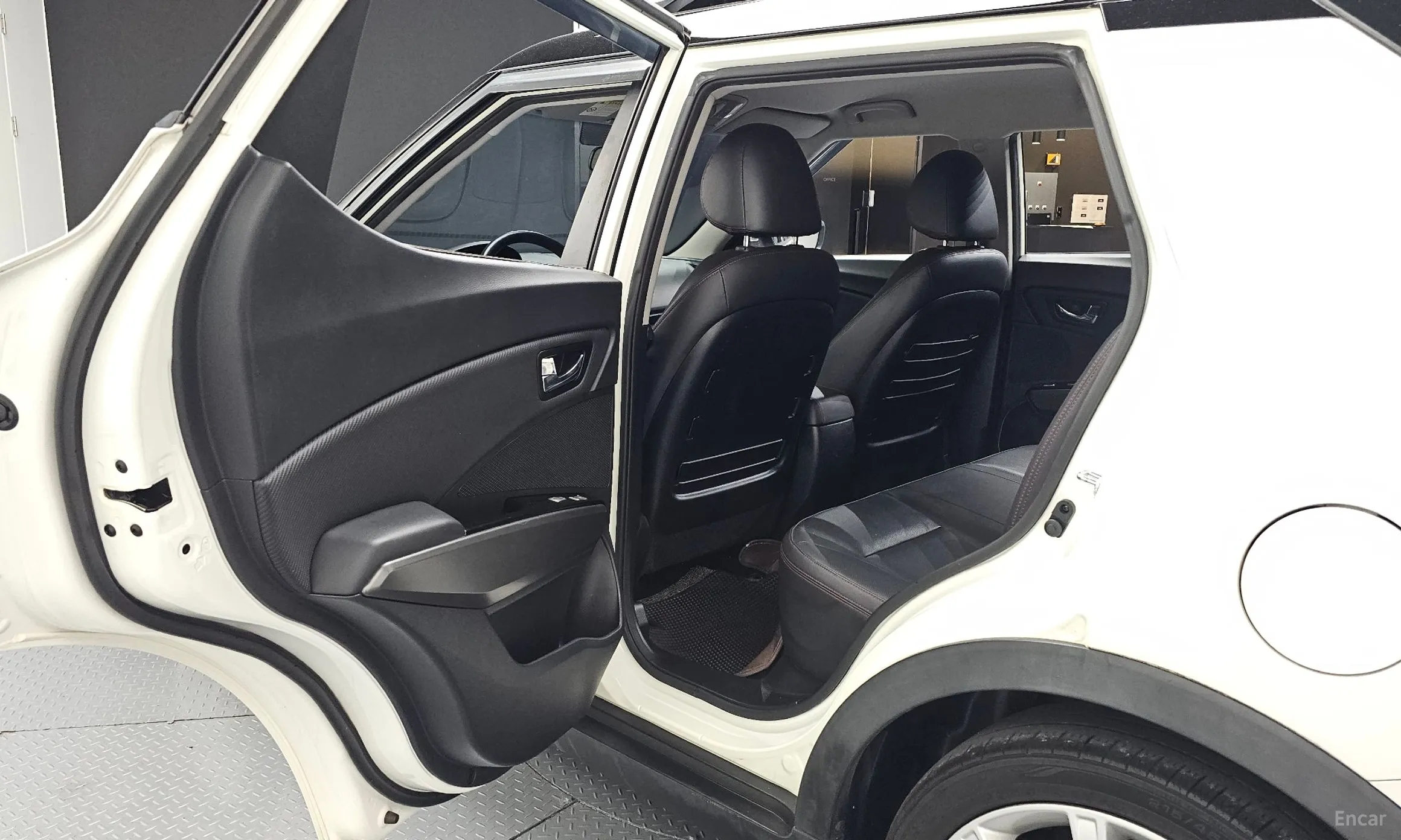 KG Mobility (SsangYong) Tivoli Air превью 12