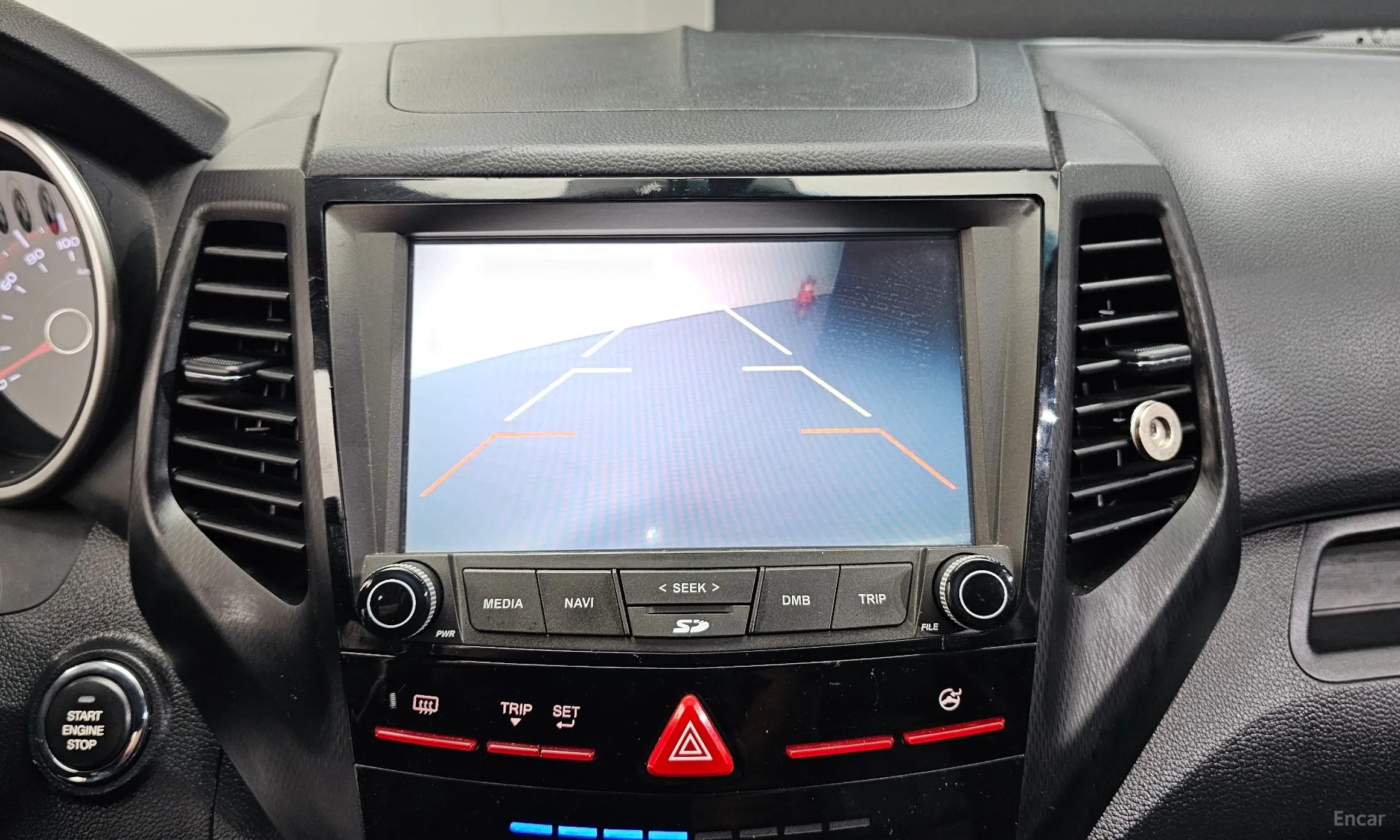 KG Mobility (SsangYong) Tivoli Air превью 15