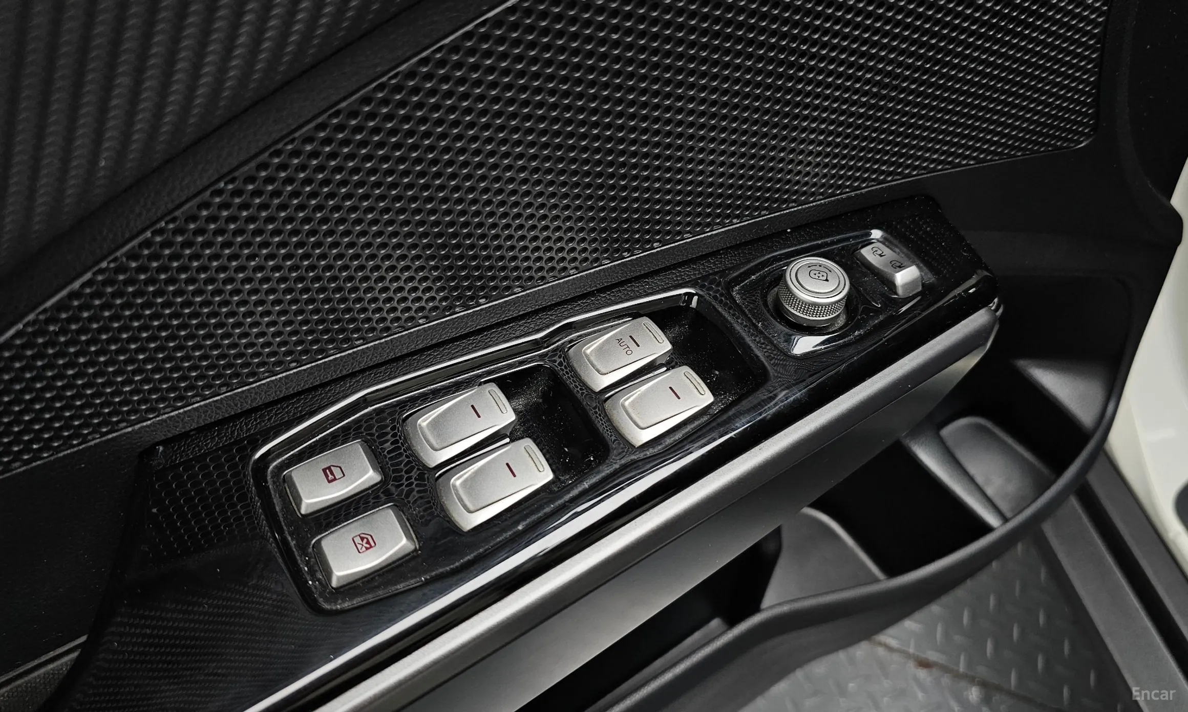 KG Mobility (SsangYong) Tivoli Air превью 20